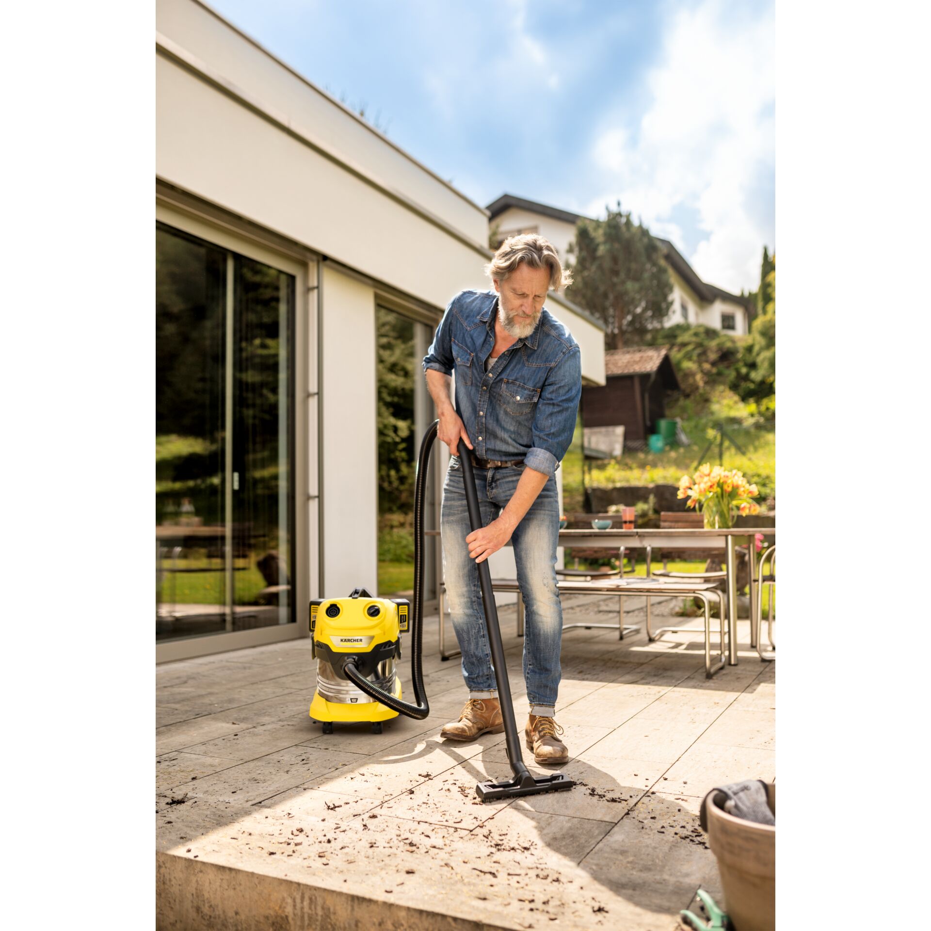 Bekleidung, Hosen, Person, Schuh, Innenarchitektur