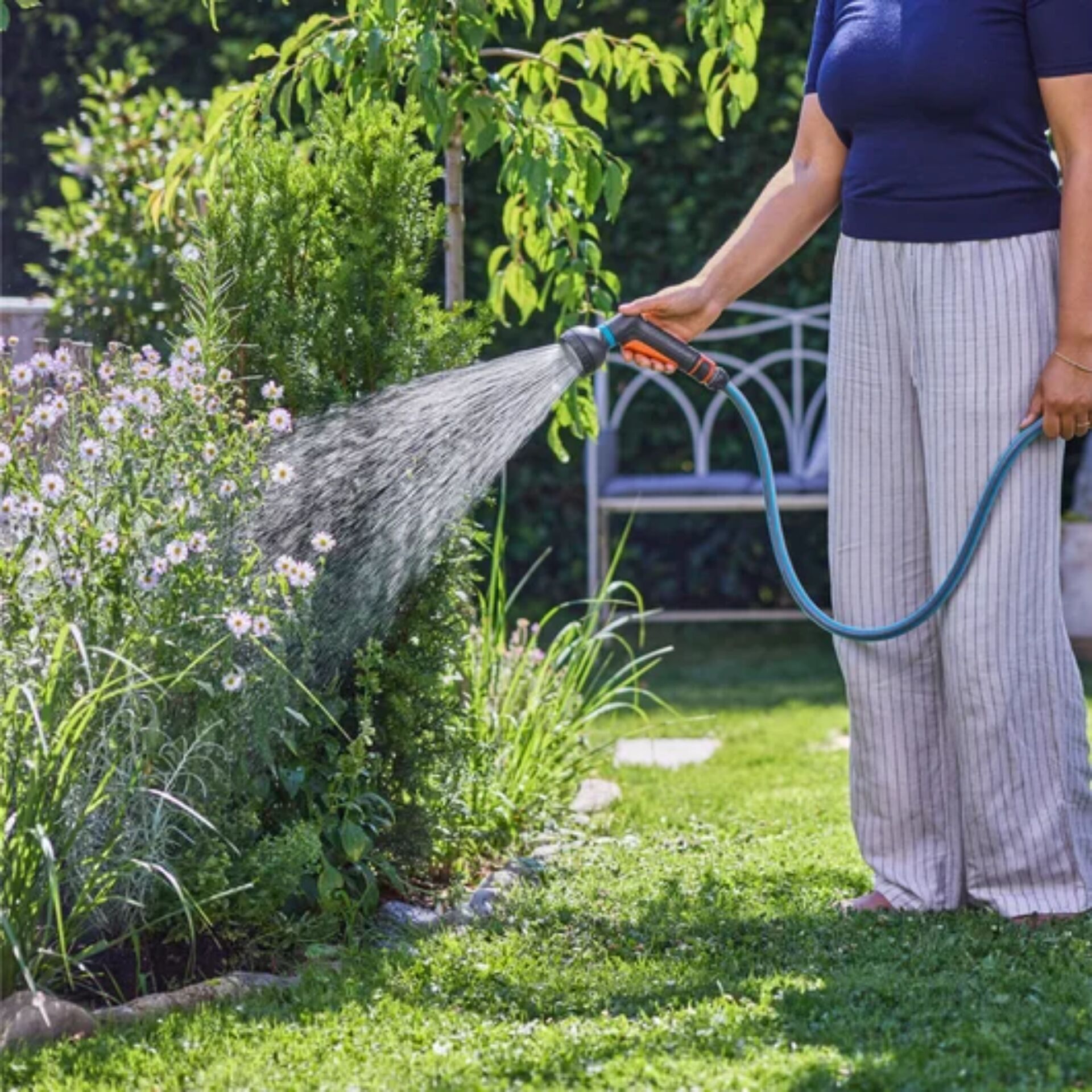 Garten, Sprinkler, Gartenschlauch, Bewässerung, Blumenbeet