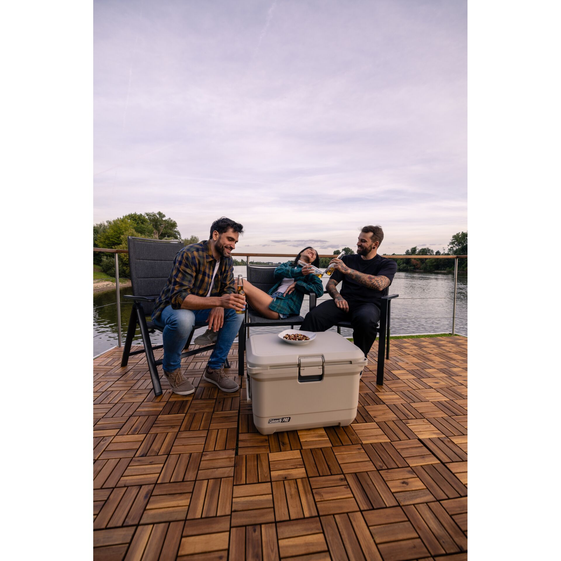 Uferpromenade, Fotografieren, Portrait, Schuh, Holz