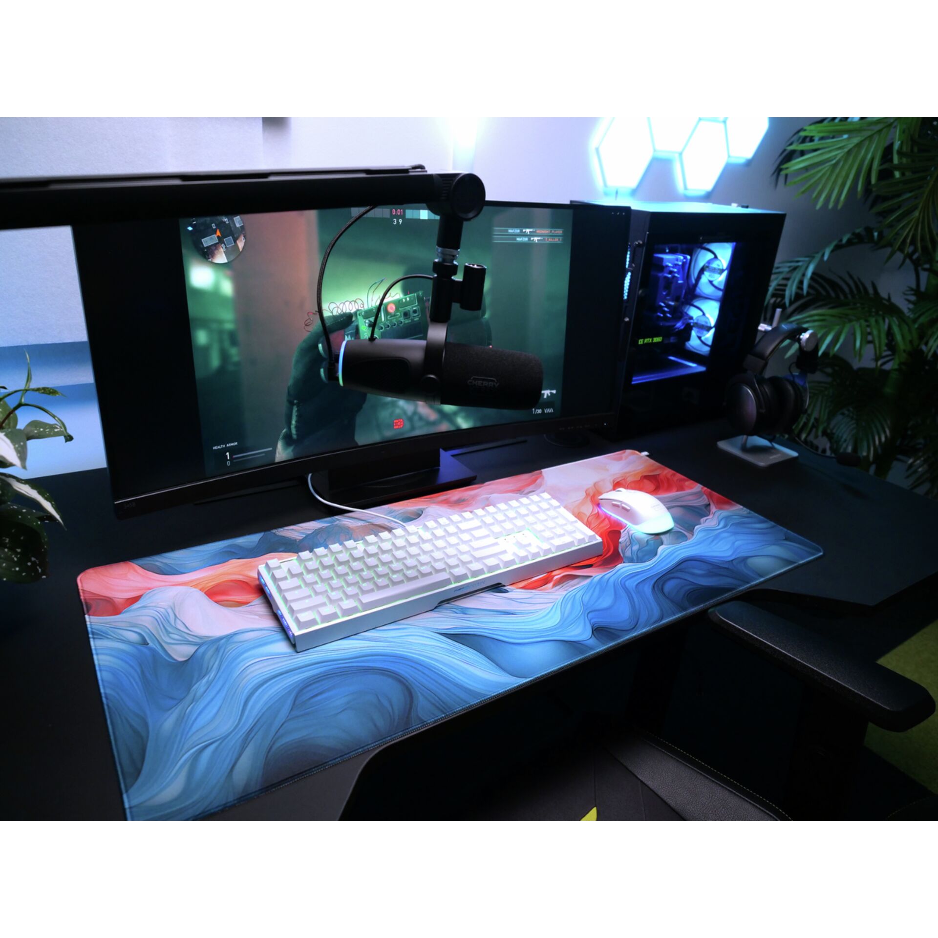 Gaming-Setup, Monitor, Mikrofon, Tastatur, Mauspads