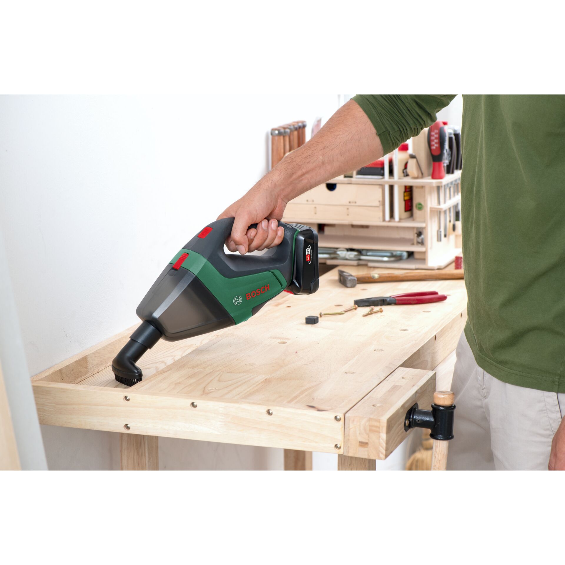 Drinnen, Innenarchitektur, Holz, Sperrholz, Elektrische Bohrmaschine