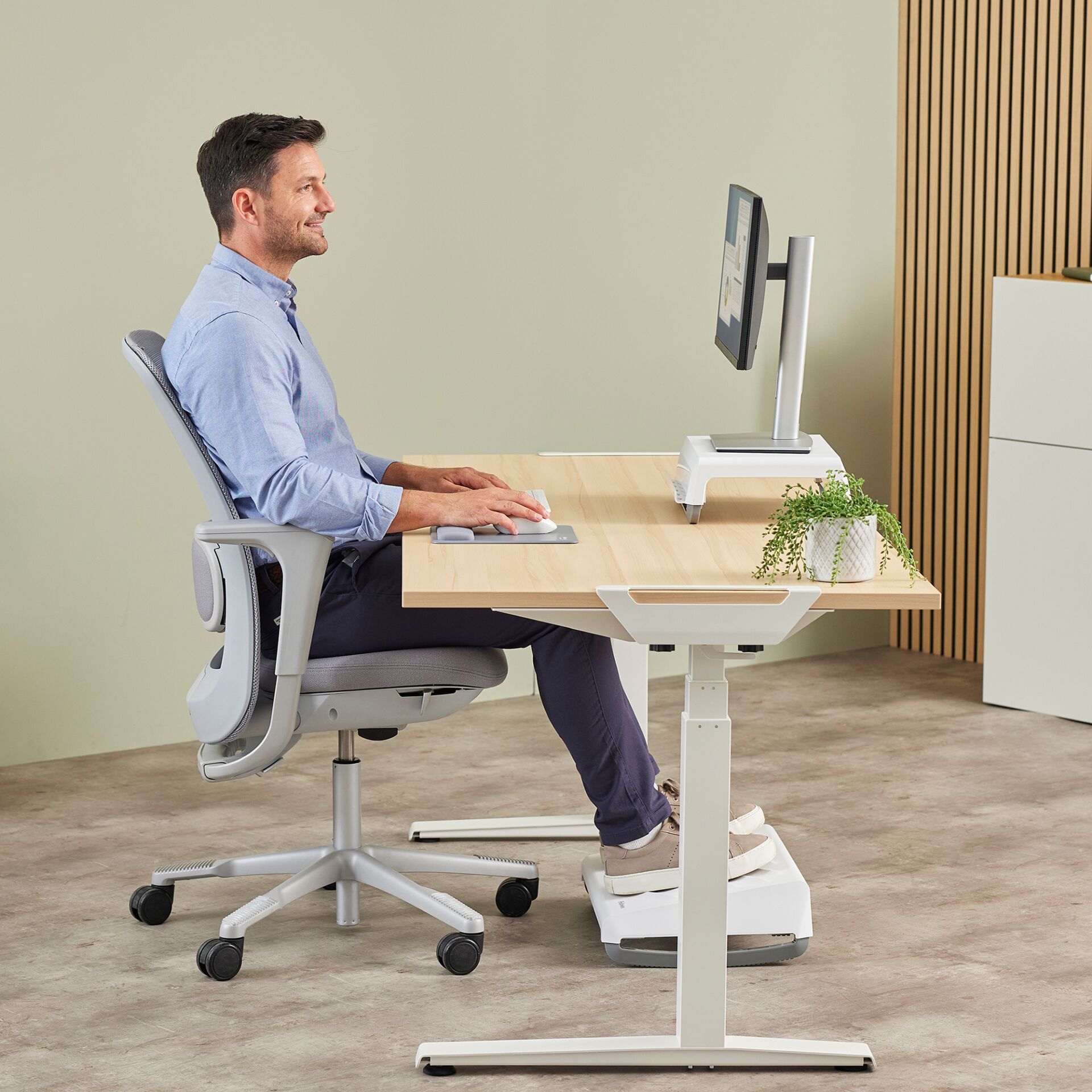 Moebel, Tabelle, Schreibtisch, Stuhl, Person