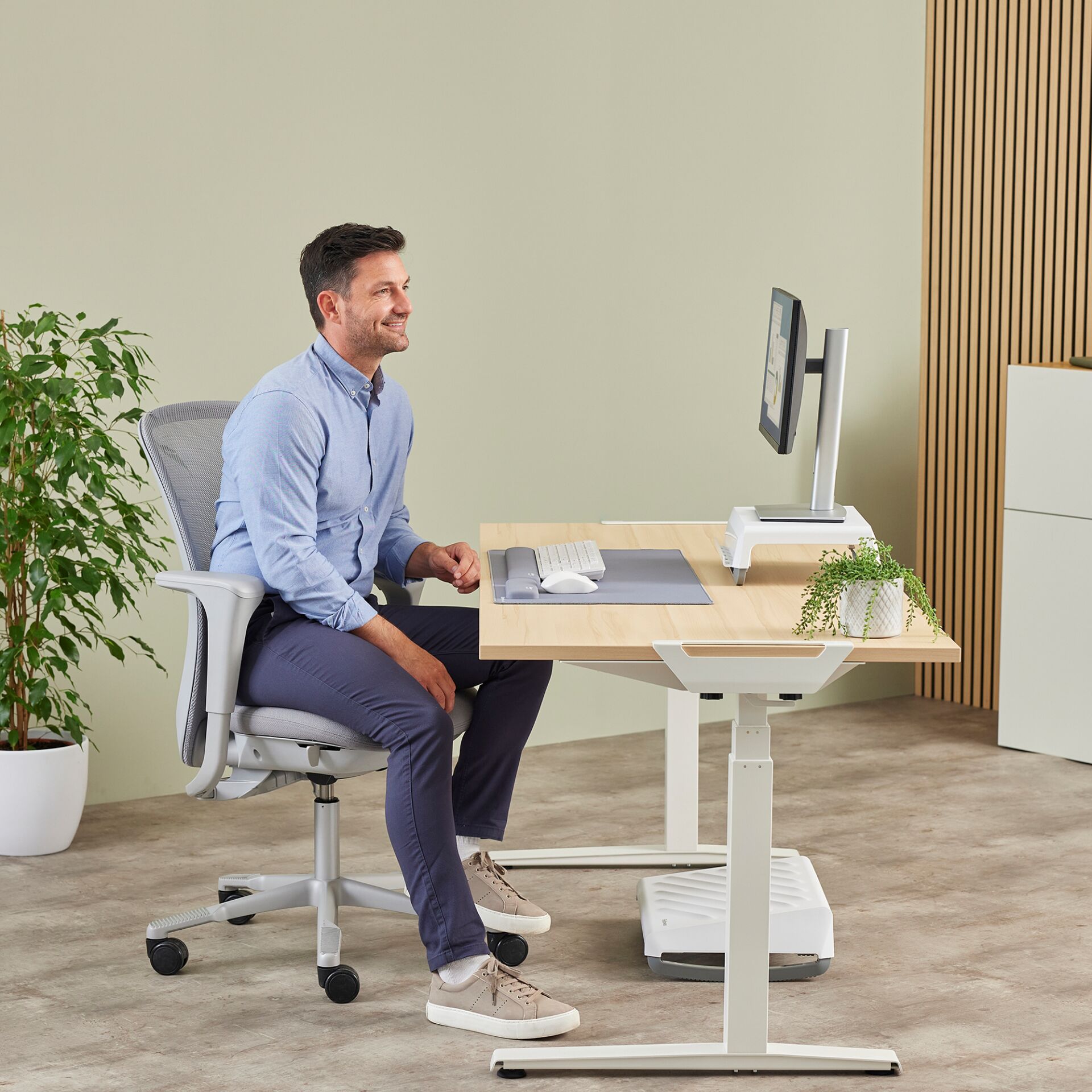 Moebel, Tabelle, Schreibtisch, Pflanze, Person