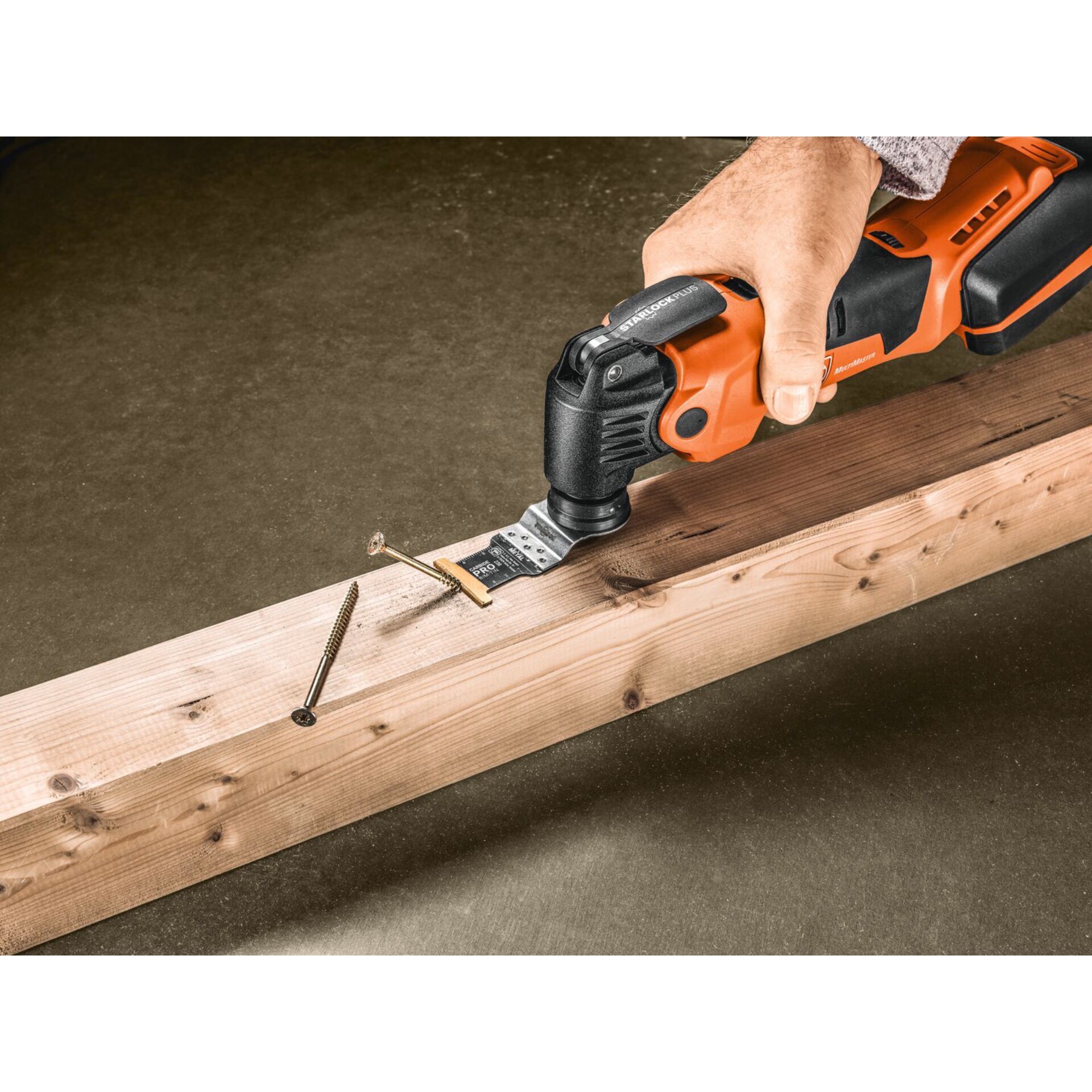 Schraubendreher, Stichsäge, Holzbalken, Bohrwerkzeug, Metallbohrer