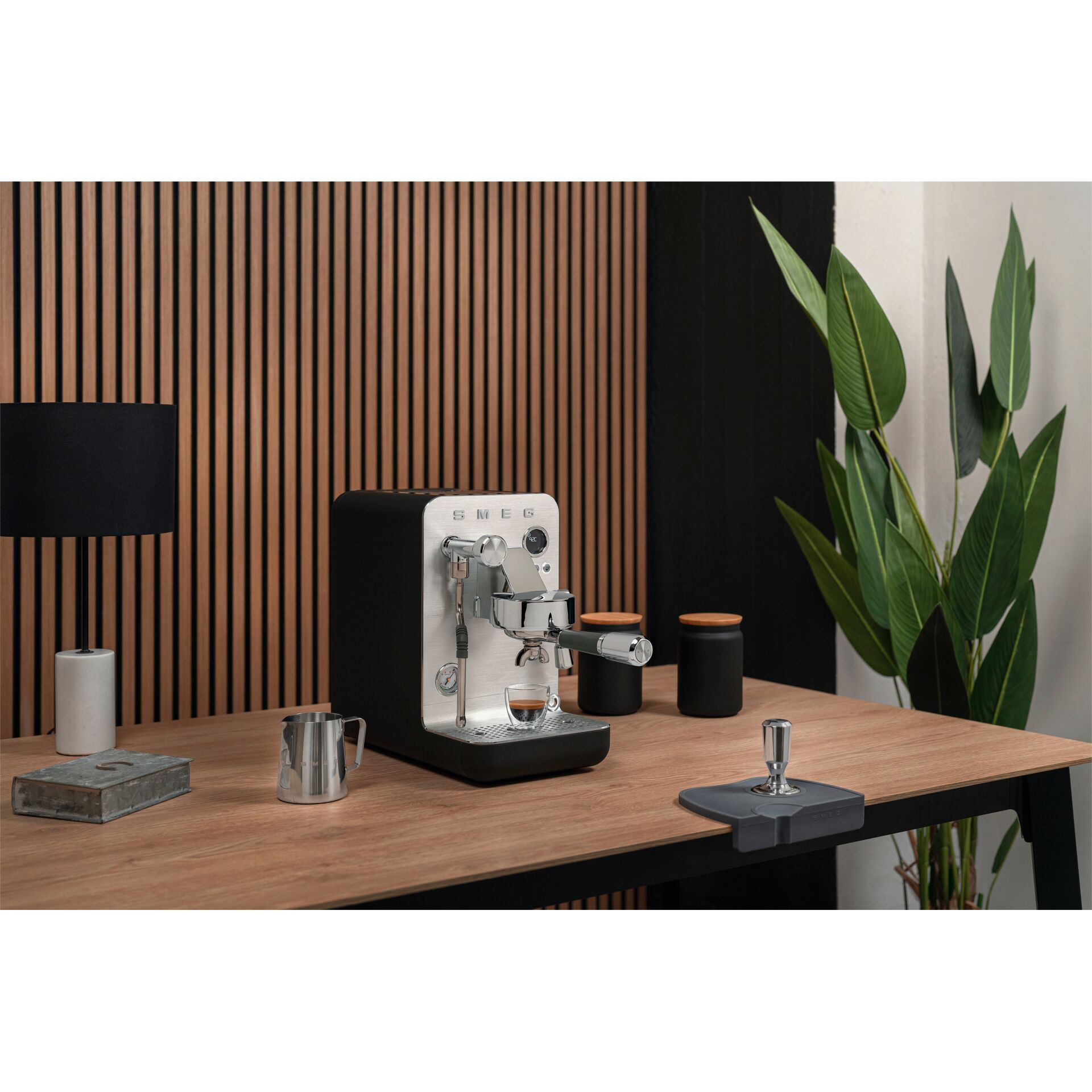 Drinnen, Innenarchitektur, Holzpaneele, Tabelle, Pflanze, Drinnen, Innenarchitektur, Holzpaneele, Tabelle, Pflanze, Drinnen, Innenarchitektur, Holzpaneele, Tabelle, Pflanze, Drinnen, Innenarchitektur, Paneele aus Holz, Tabelle, Pflanze
