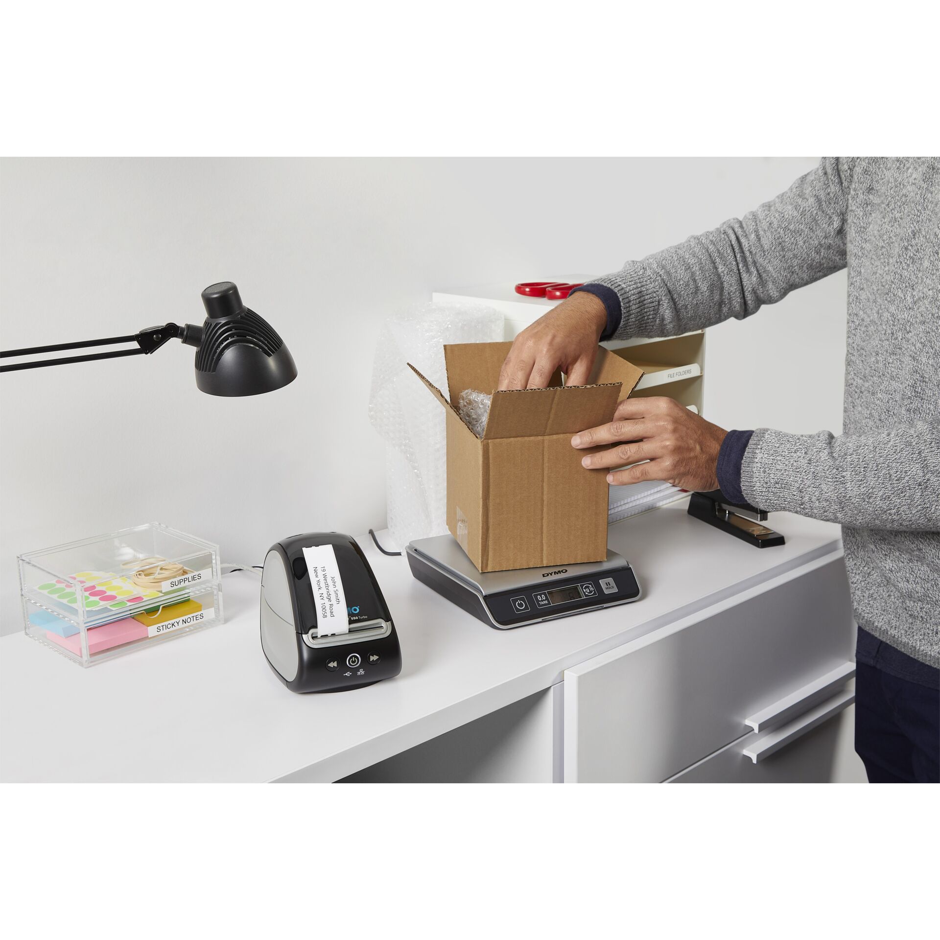 Kiste, Karton, Paket, Lieferung des Pakets