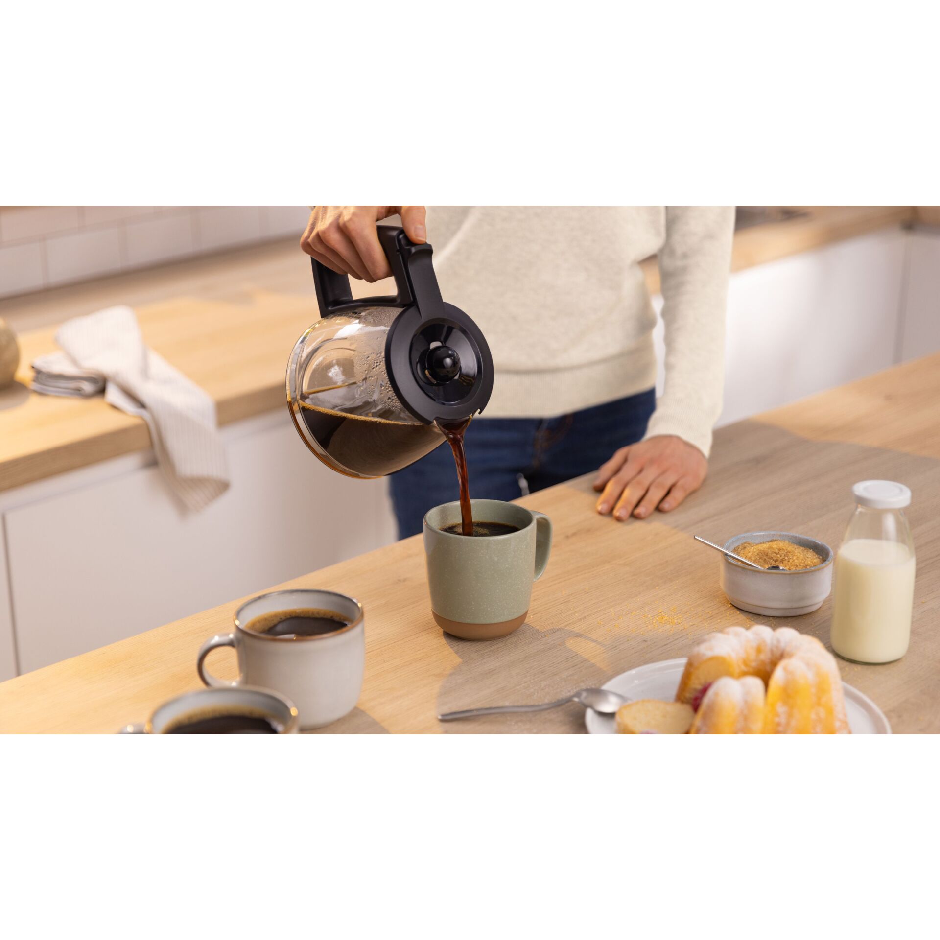 Kochen, Essen, Essen einschenken, Kaffeetasse, Milch