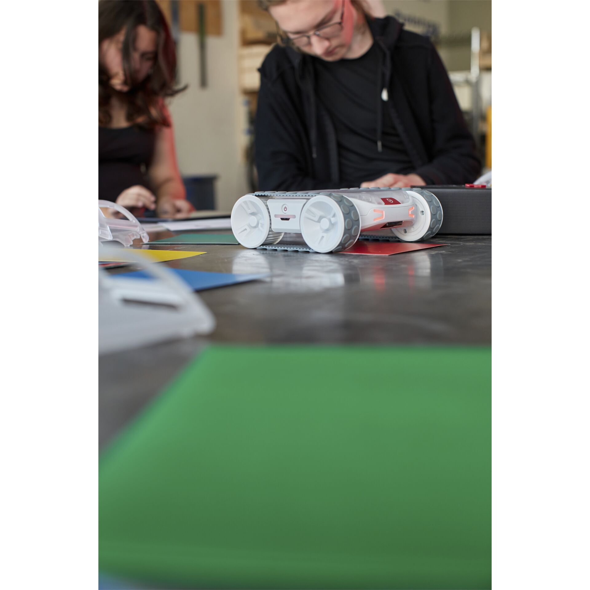 Drinnen, Innenarchitektur, Person, Mobiliar, Tabelle