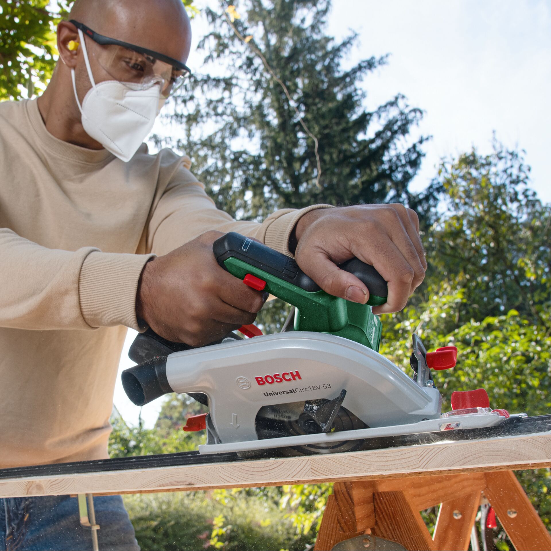 Person, Holzbearbeitung