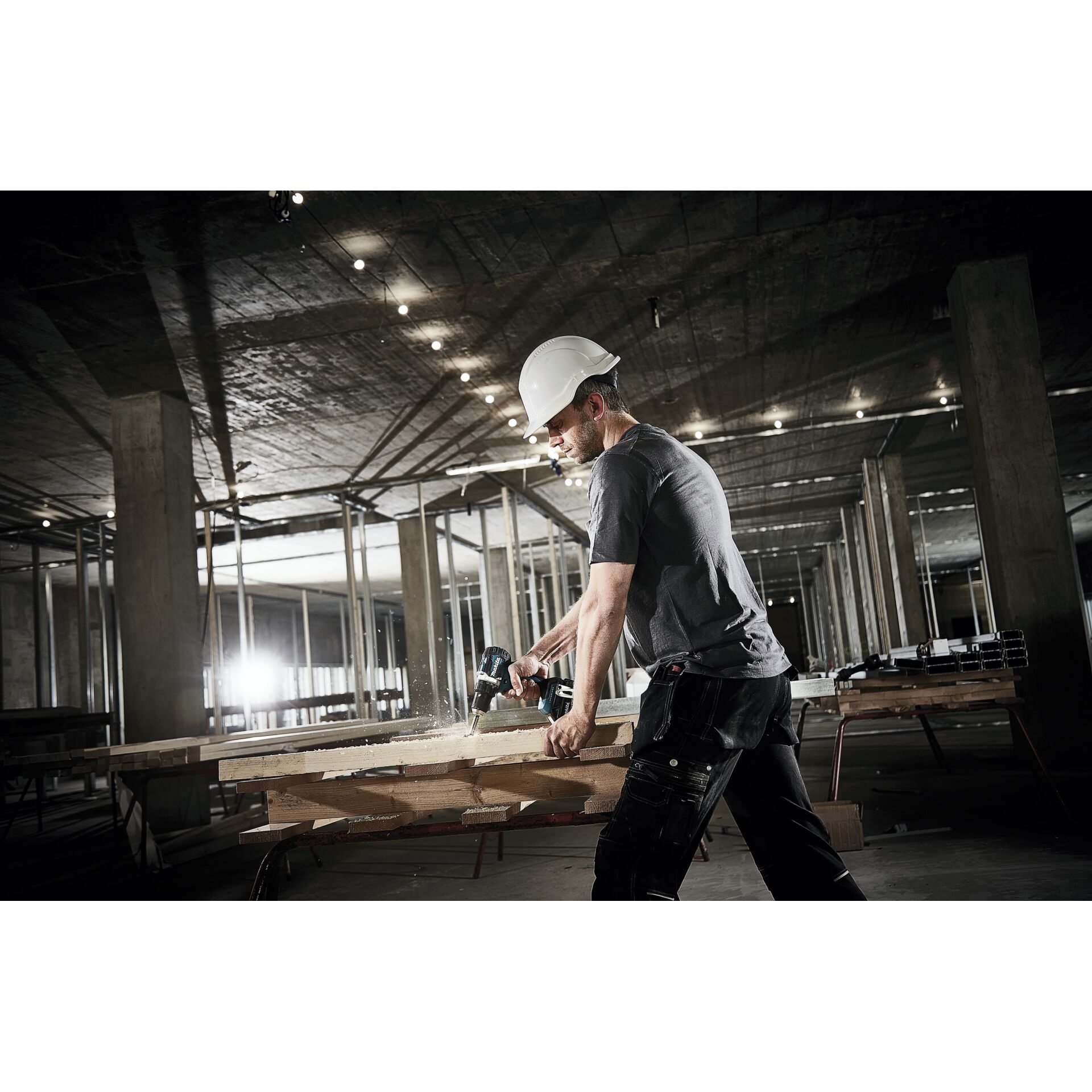 Person, Arbeiter, Elektrische Bohrmaschine, Helm, Fabrik