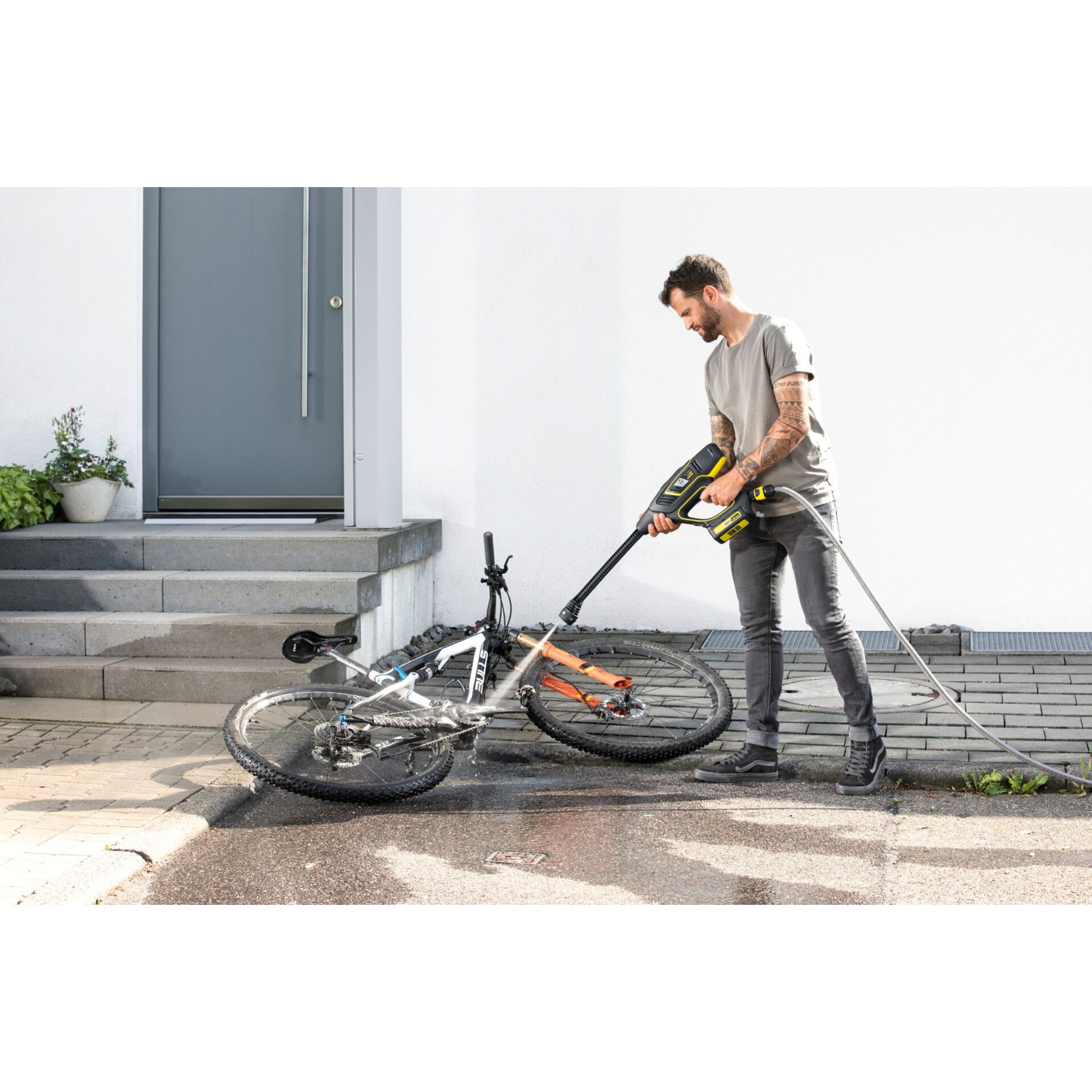 Elektrische Bohrmaschine, Werkzeug, Rad, Fahrrad, Person, Elektrische Bohrmaschine, Werkzeug, Rad, Fahrrad, Person
