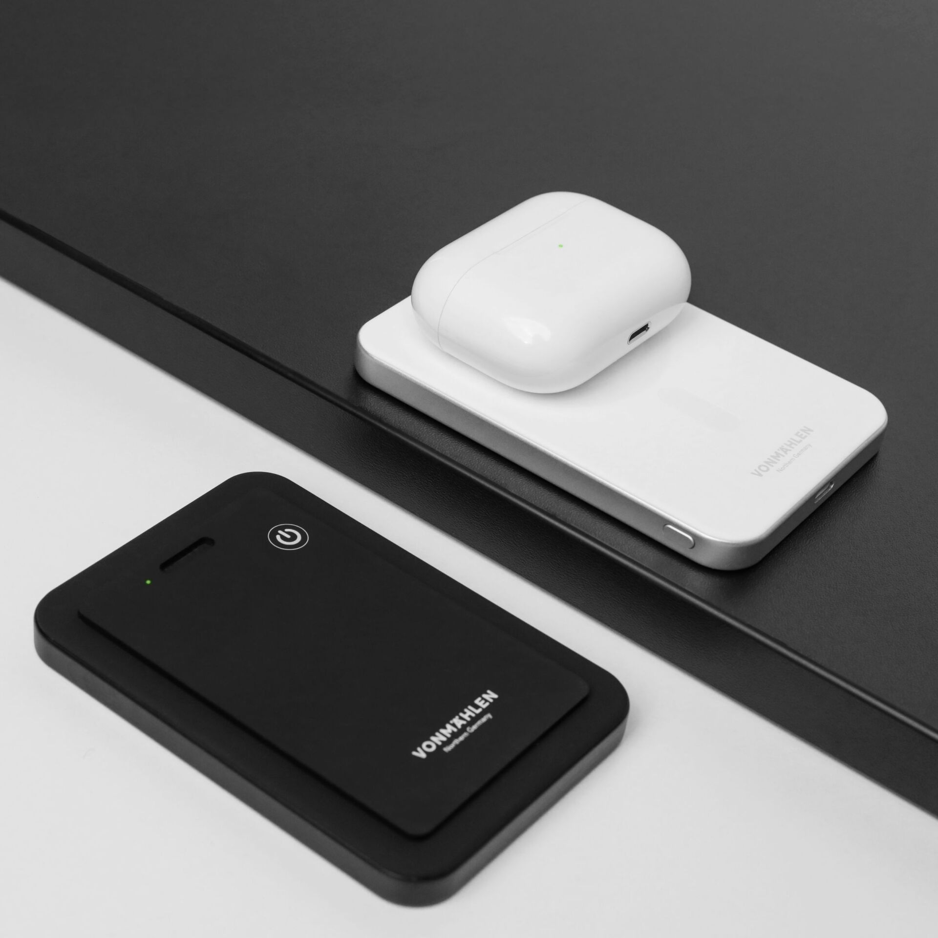 Tragbare Ladehülle, Wireless Ladecase, Ladegerät, Schwarz, Weiß