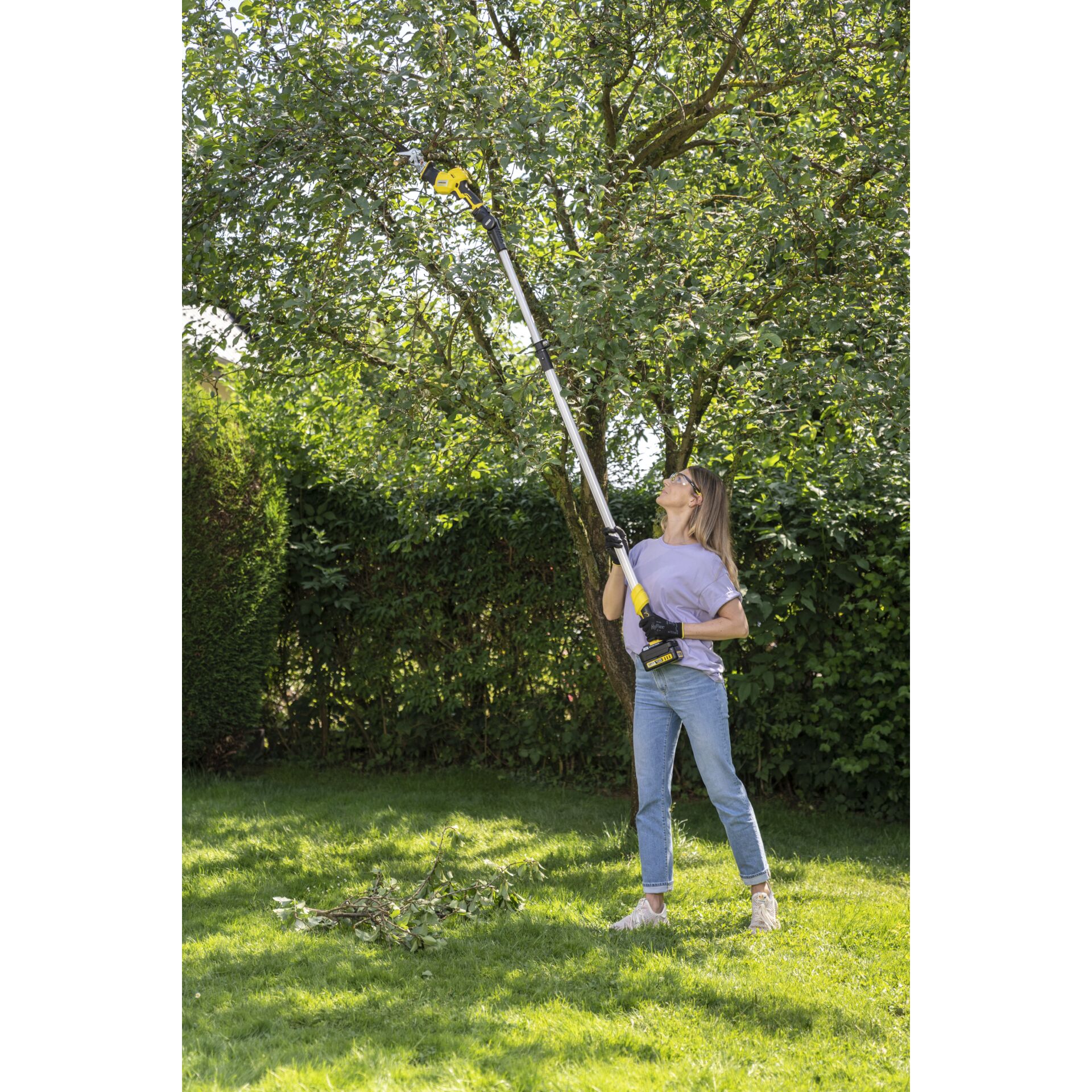 Gras, Hosen, Handschuh, Person, Jugendlich