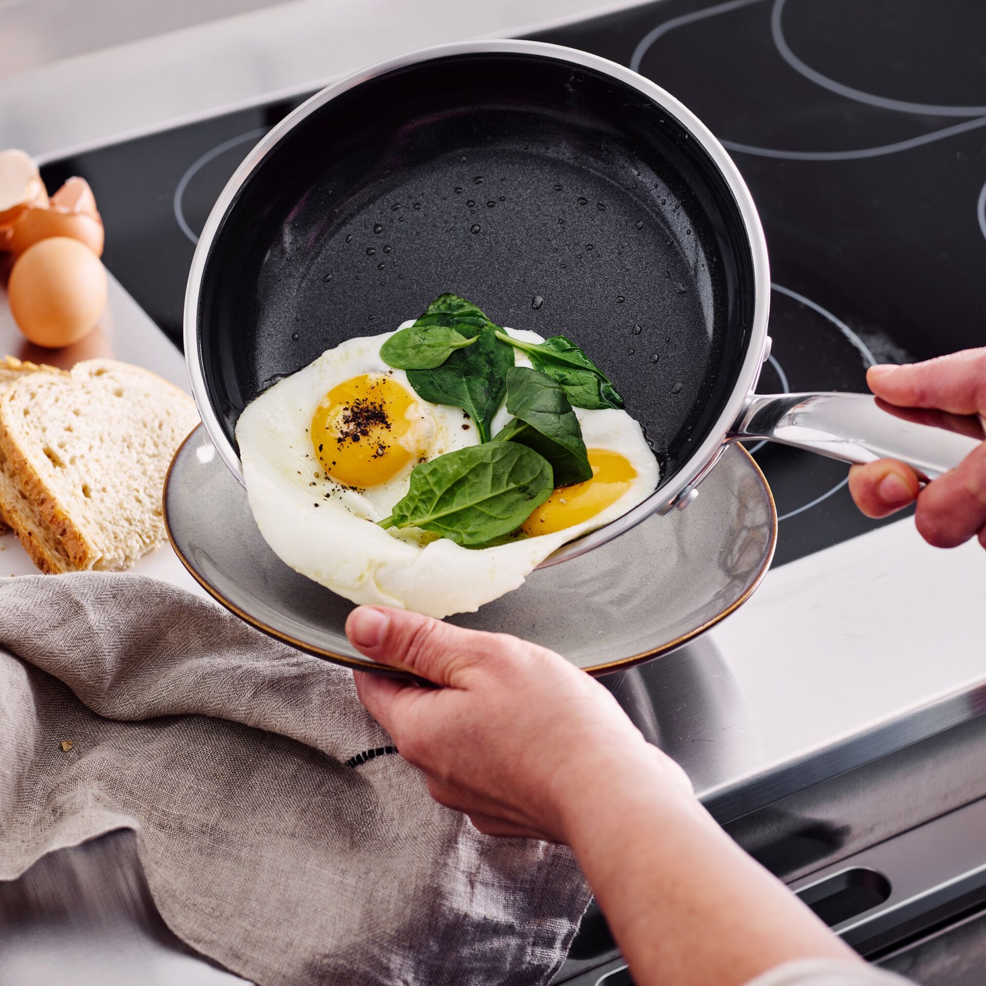 Eier, Pfanne, Spinat, Spiegelei, Frühstück