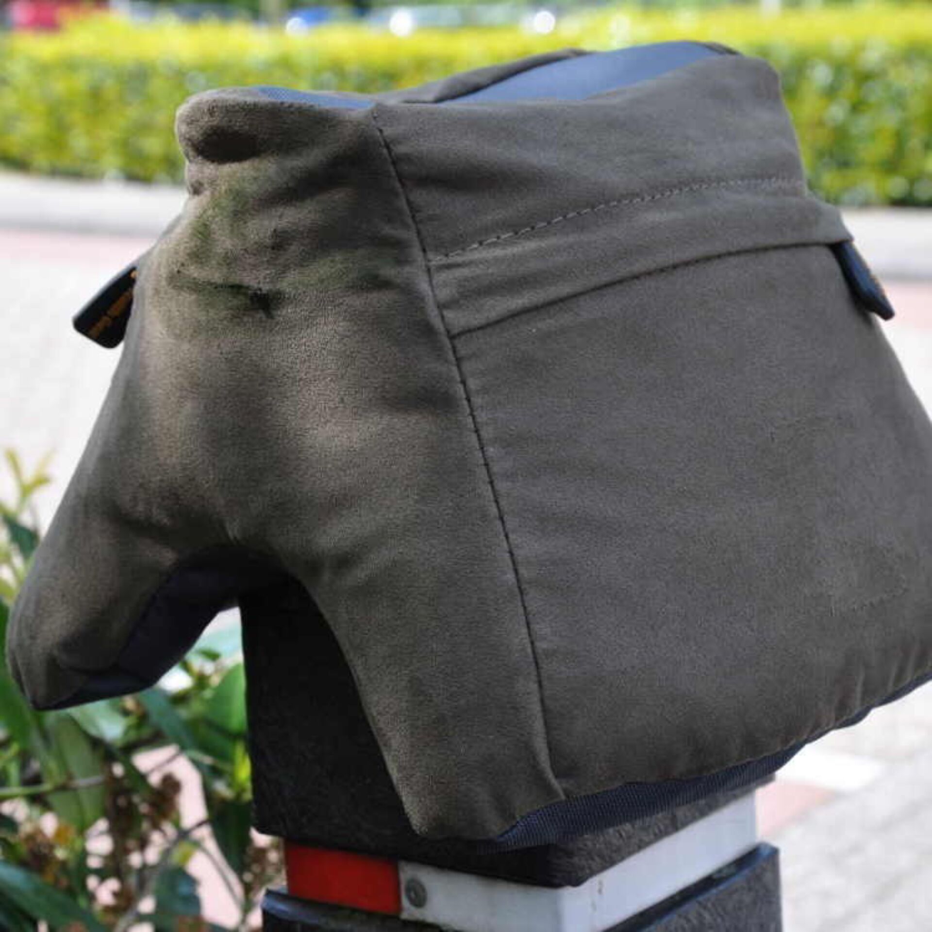 Mantel, Handschuh, Baseball-Kappe, Hut, Kissen, Fahrradtasche, Pannier, Canvas, Grau, Montage