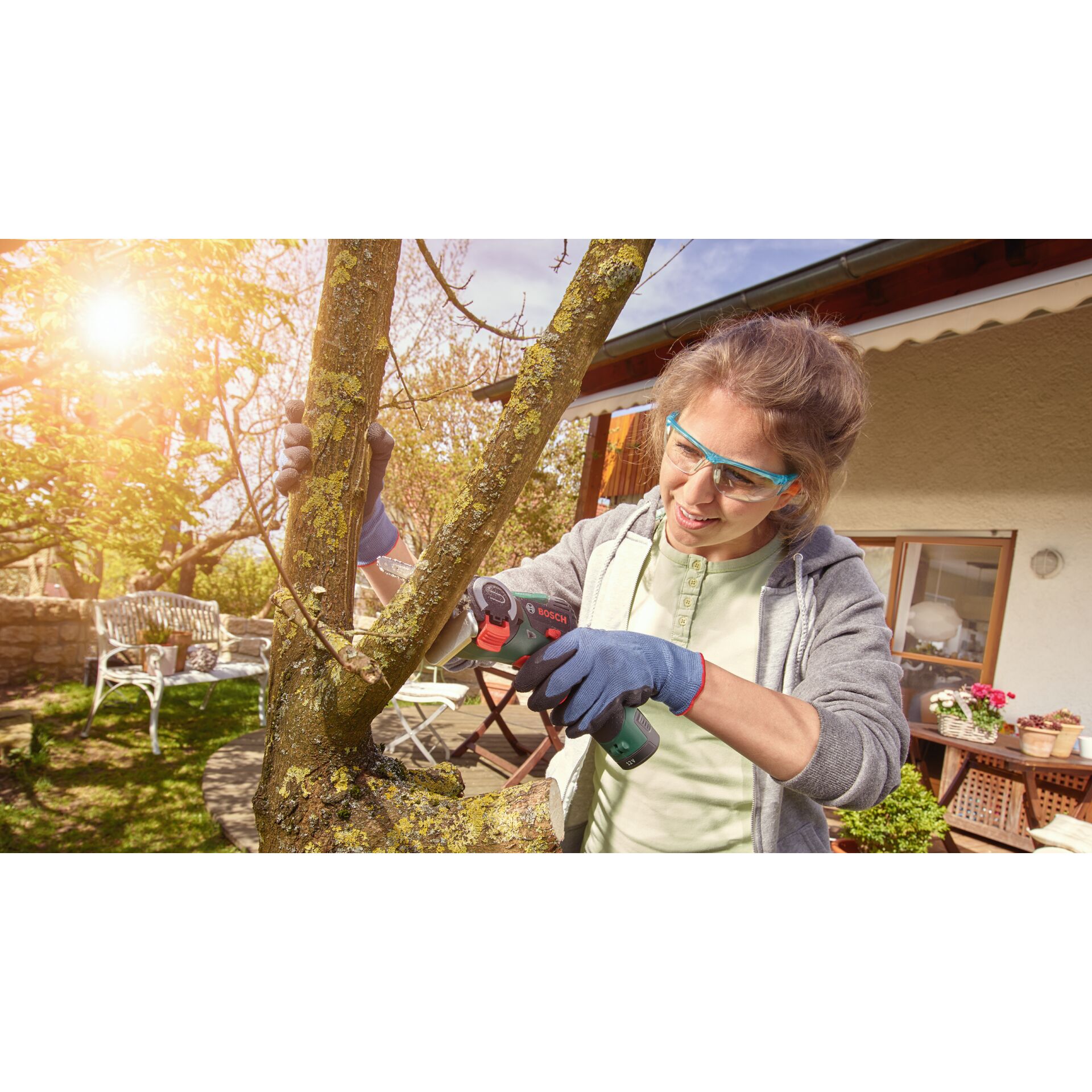 Pflanzenpflege, Sägen, Baumstamm, Gartenarbeit, Werkzeug
