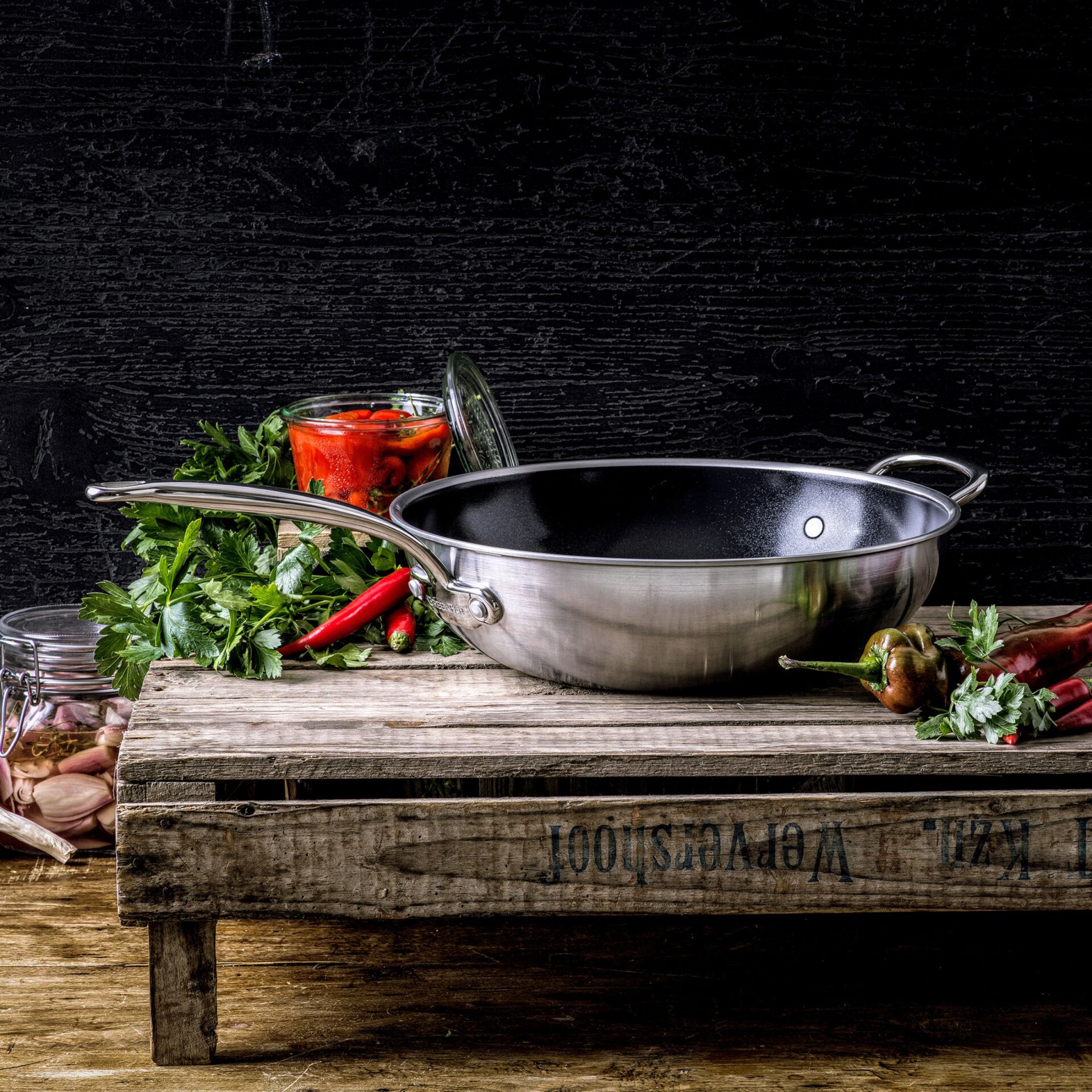 Küche Pfanne, Edelstahl, Antihaft, Kochgeschirr, Holztisch