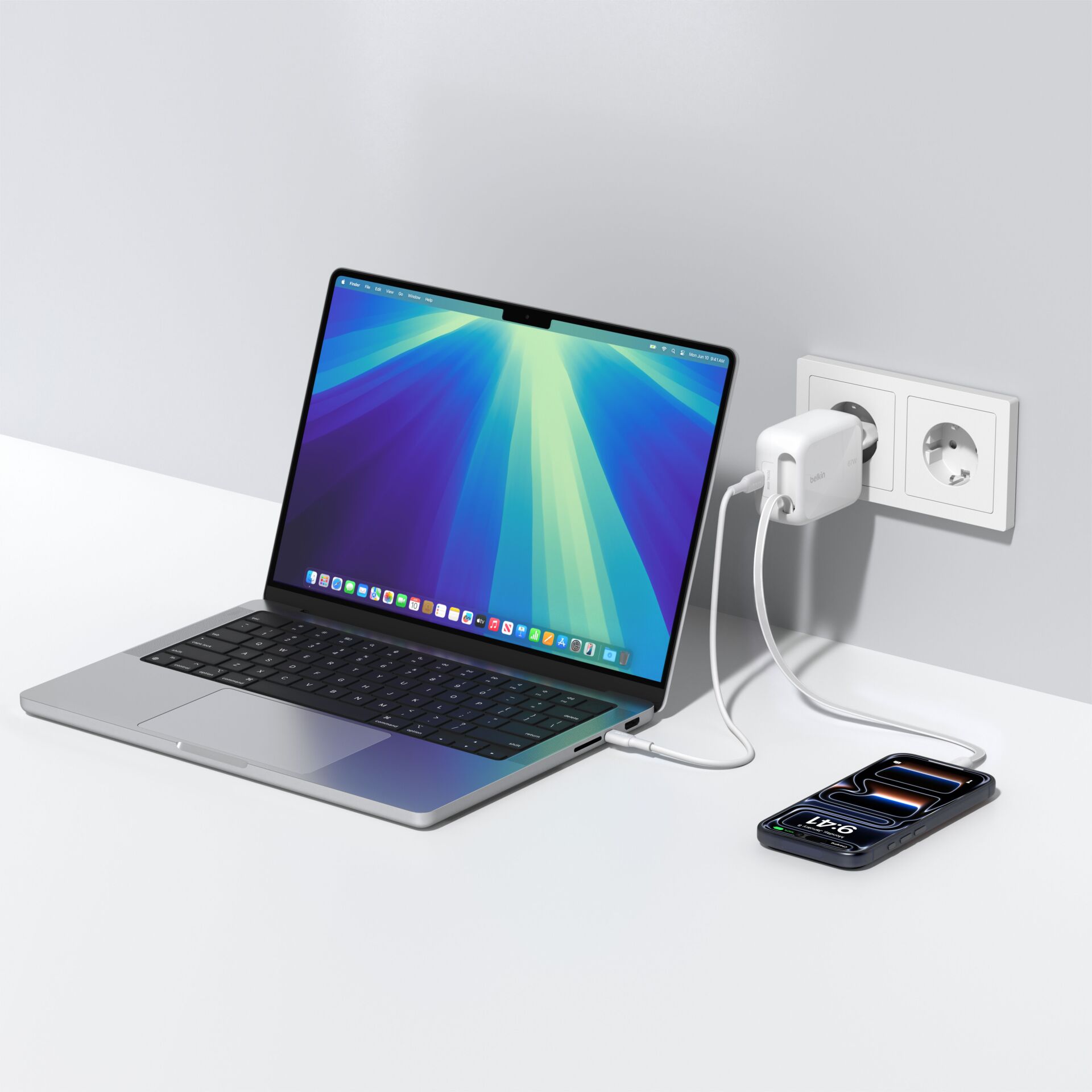 Laptop, USB-C charging, Wireless charger, MagSafe, Smartphone