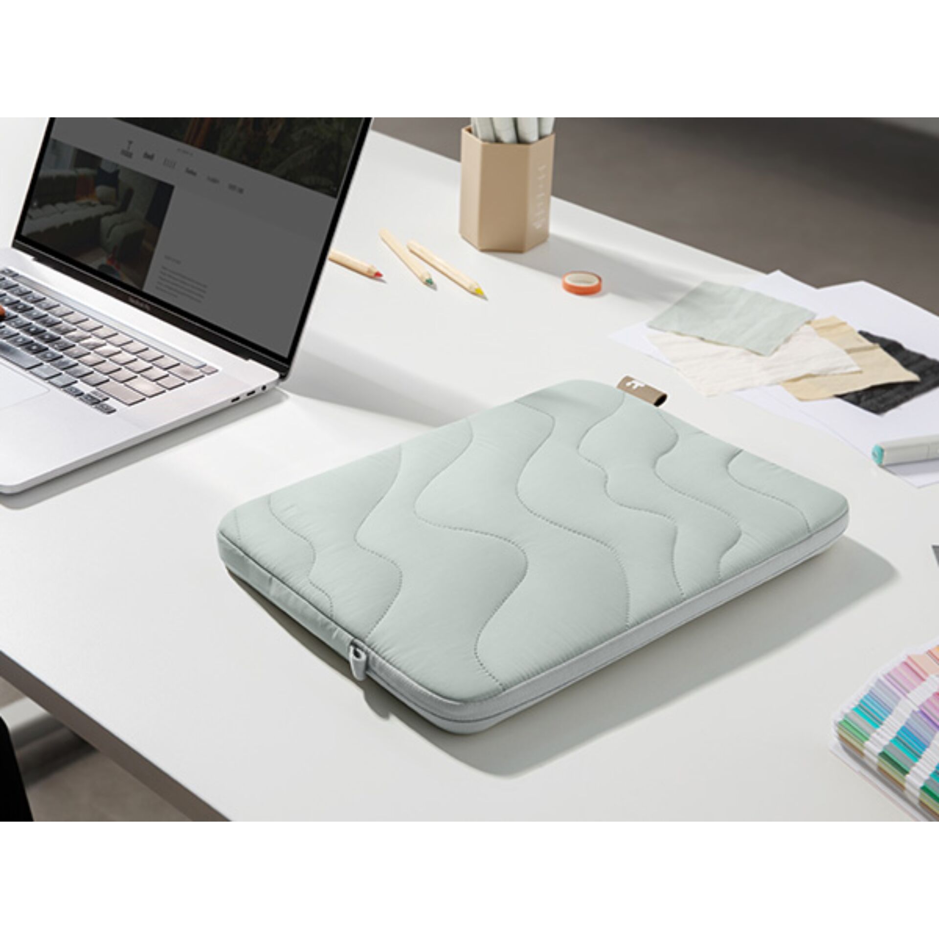 Laptop sleeve, Padded case, Kissenmuster, Hellgrau, Reißverschluss