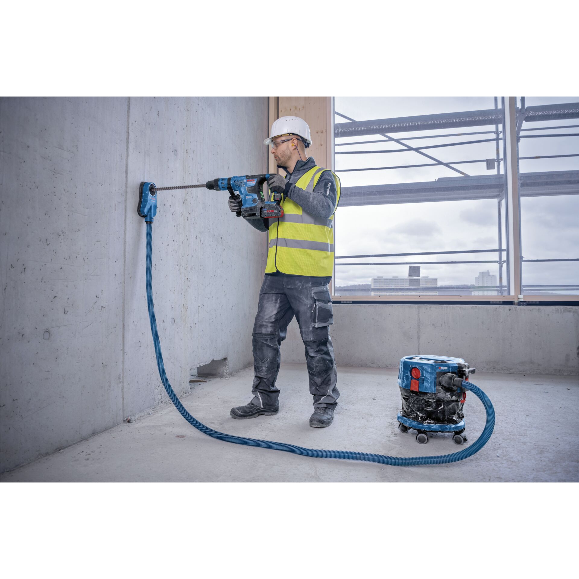Person, Arbeiter, Elektrische Bohrmaschine, Helm, Handschuh