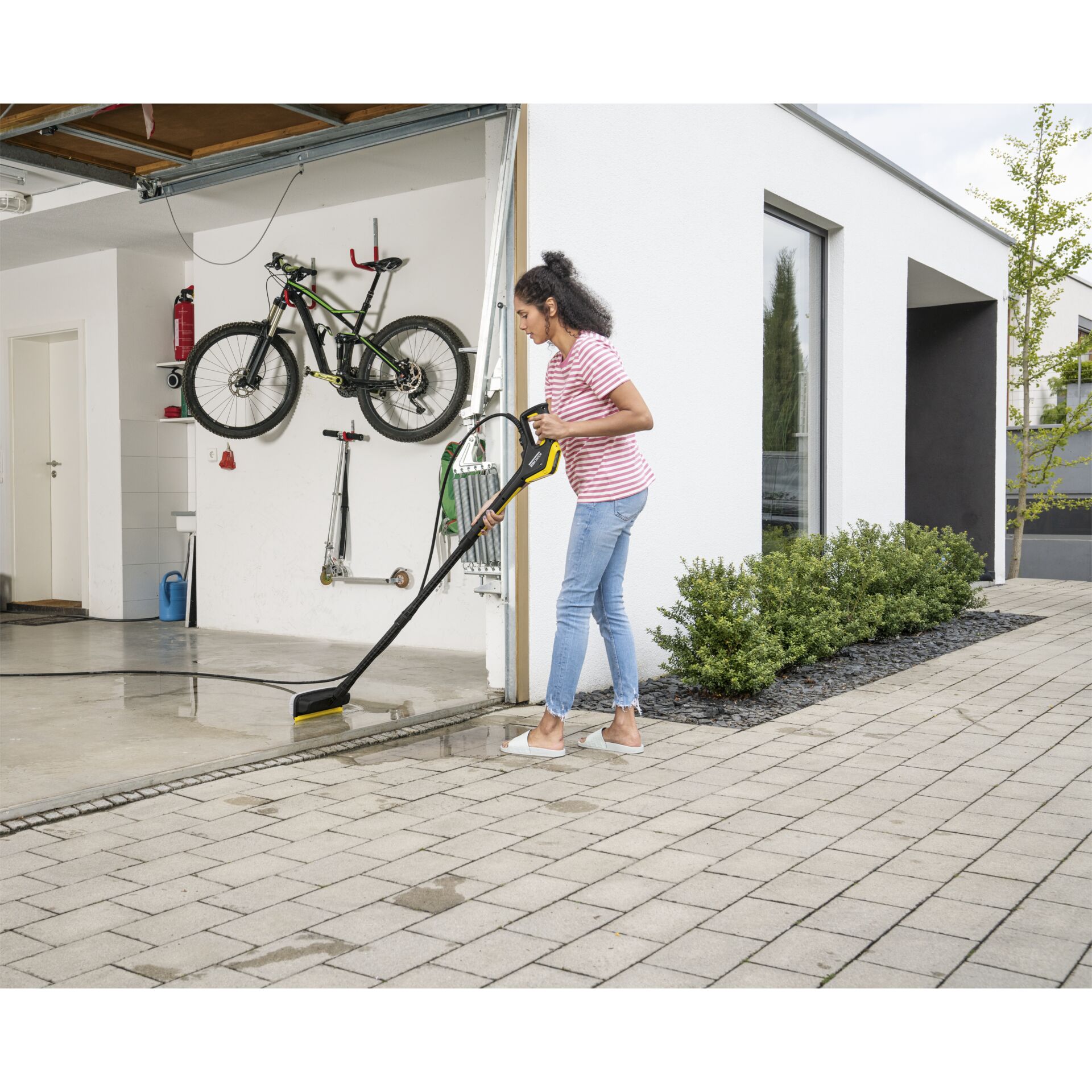 Drinnen, Innenarchitektur, Person, Reinigen, Fahrrad