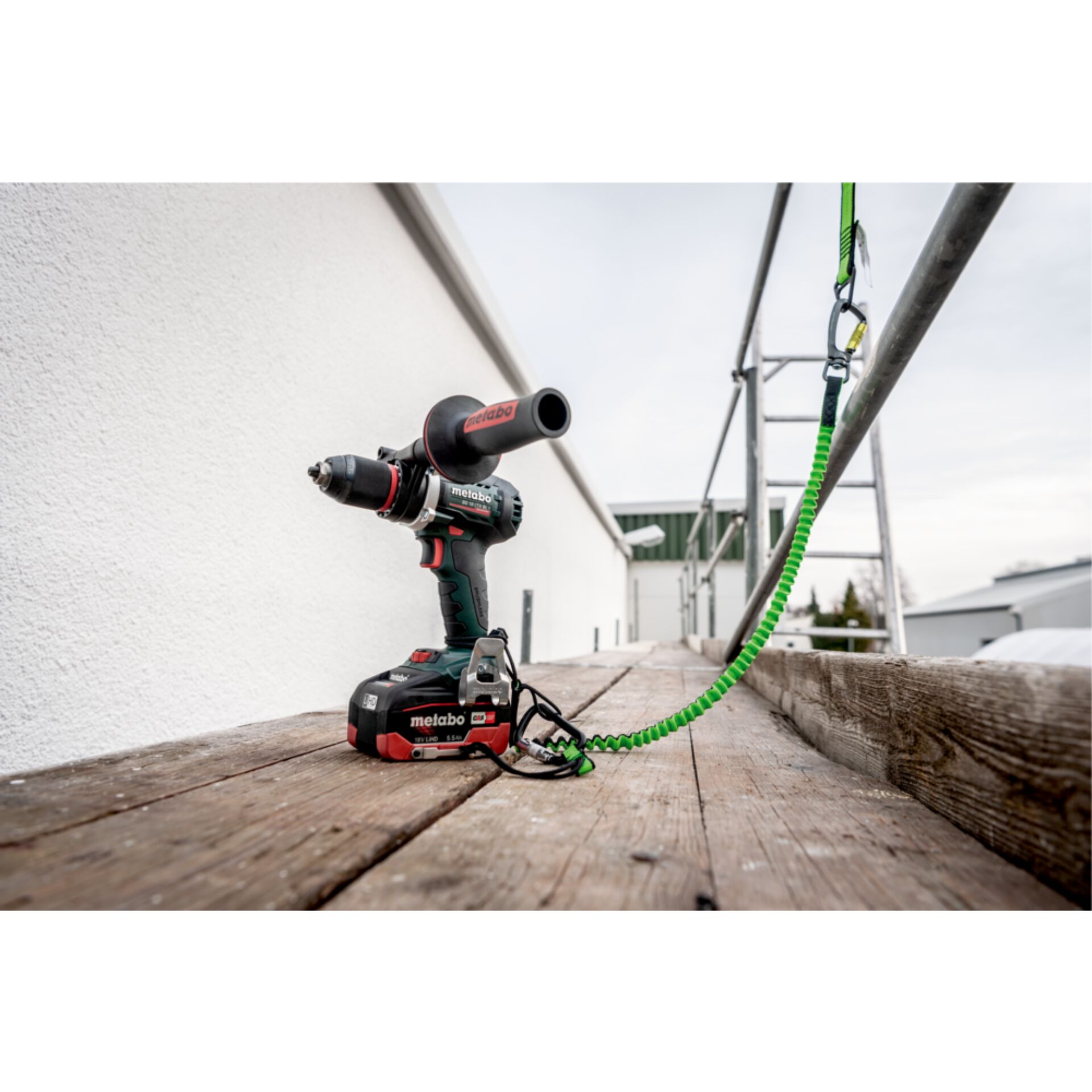 Elektrische Bohrmaschine, Werkzeug, Wasser, Uferpromenade, Roller, Elektrische Bohrmaschine, Werkzeug, Wasser, Uferpromenade, Roller