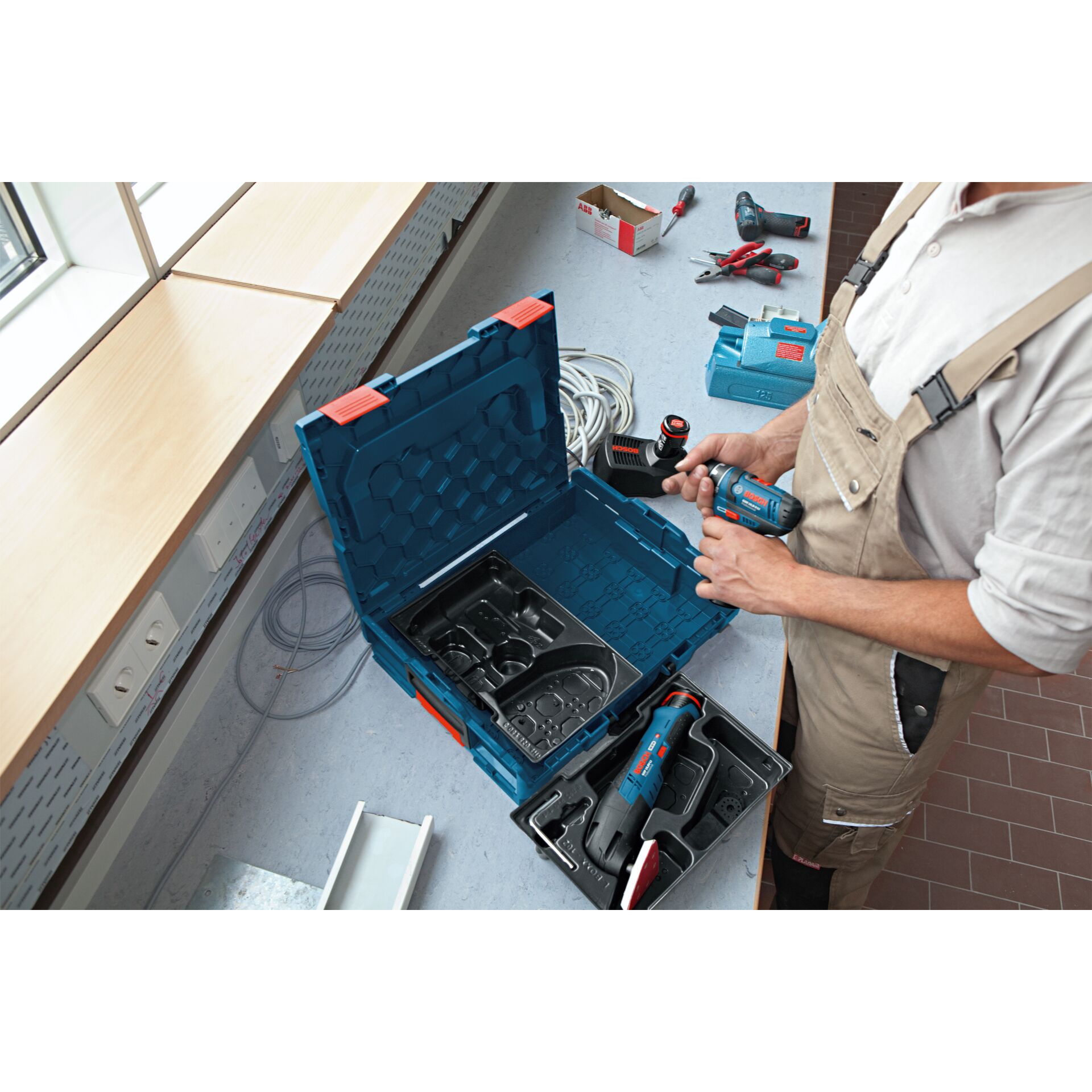 Akku-Bohrset, Werkzeugkasten, Bohrmaschine, Profi-Werkzeug, Koffer-Set