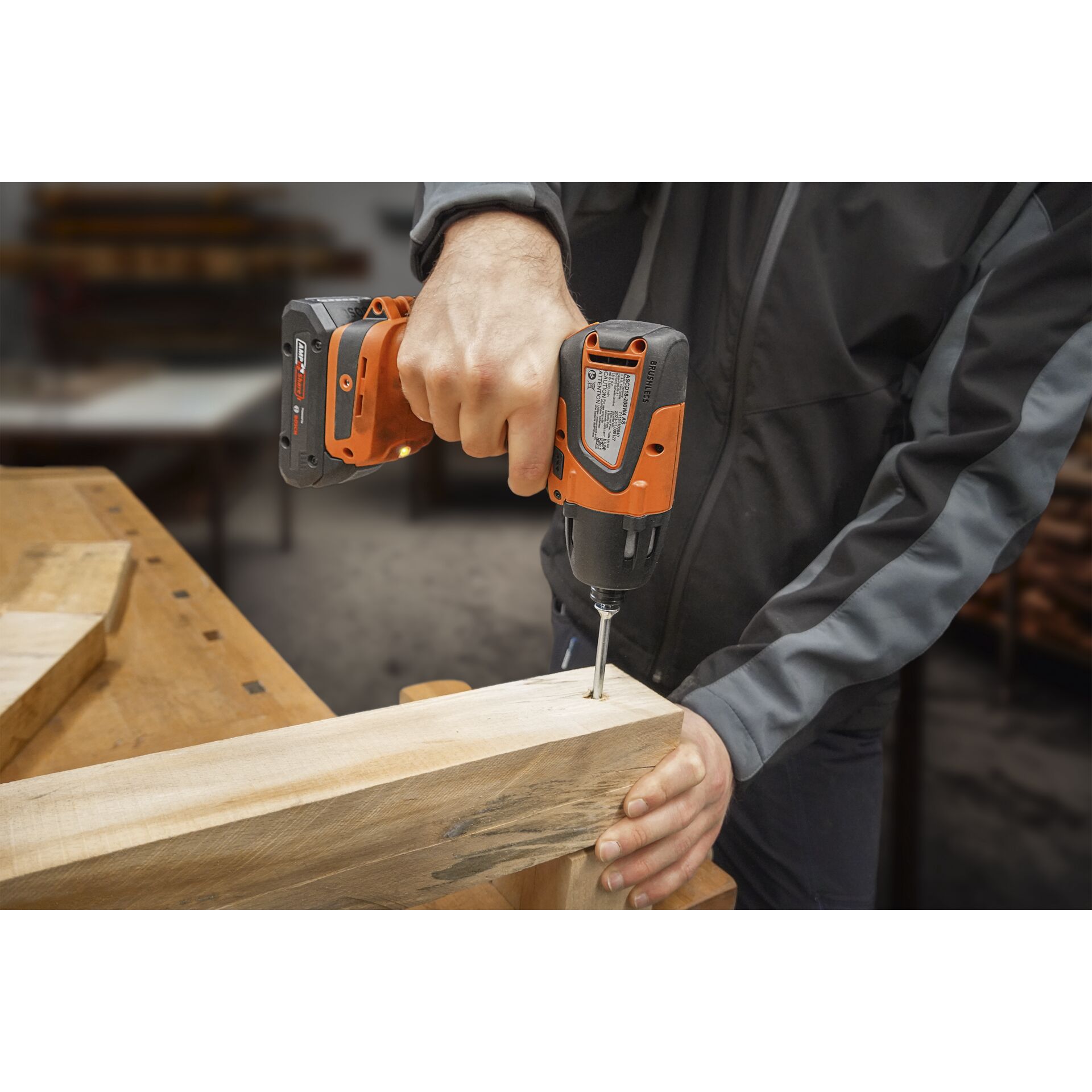 Gerät, Elektrische Bohrmaschine, Werkzeug, Person, Holzbearbeitung