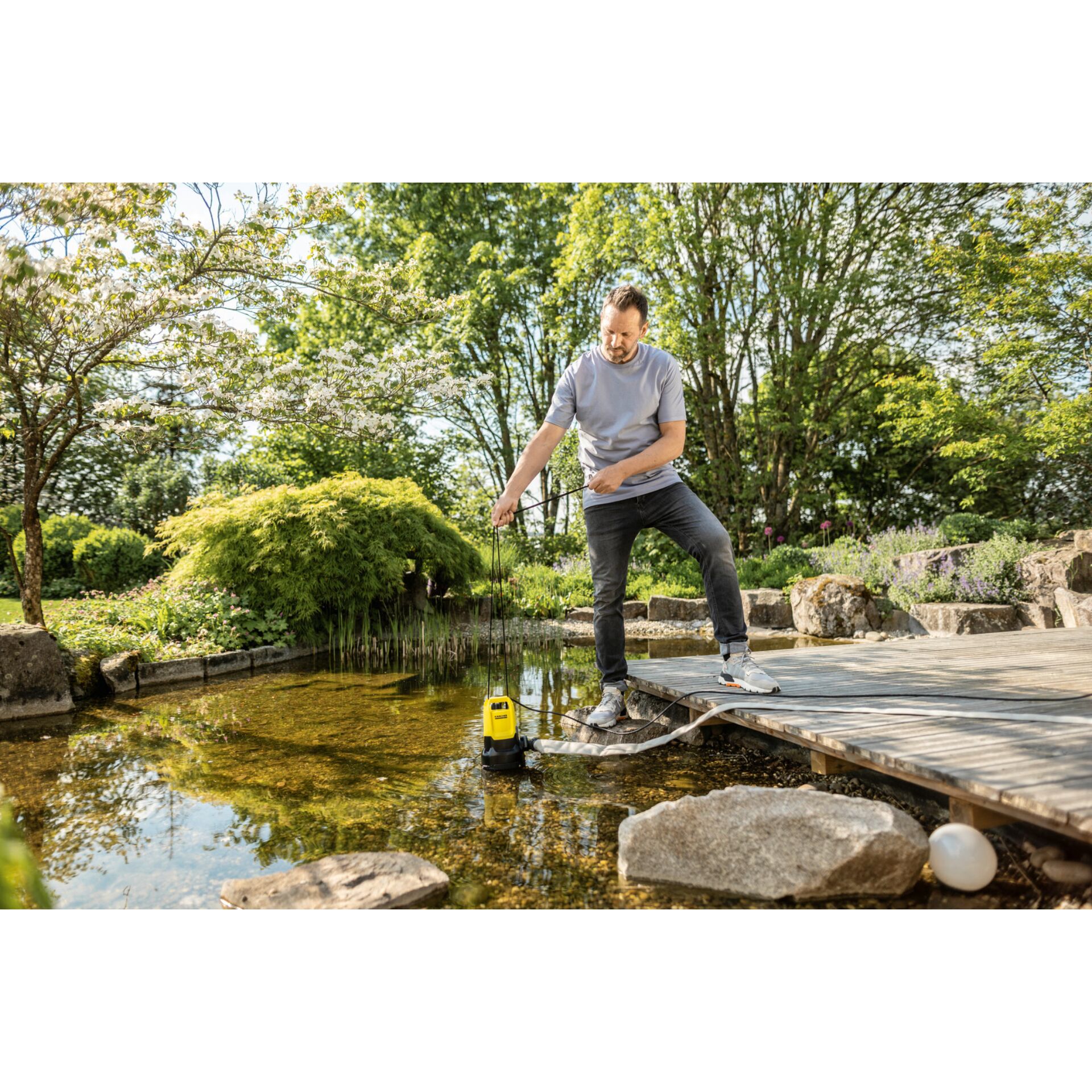 Person, Schuhe, Schuh, Teich, Werfen, Person, Schuhe, Schuh, Teich, Werfen