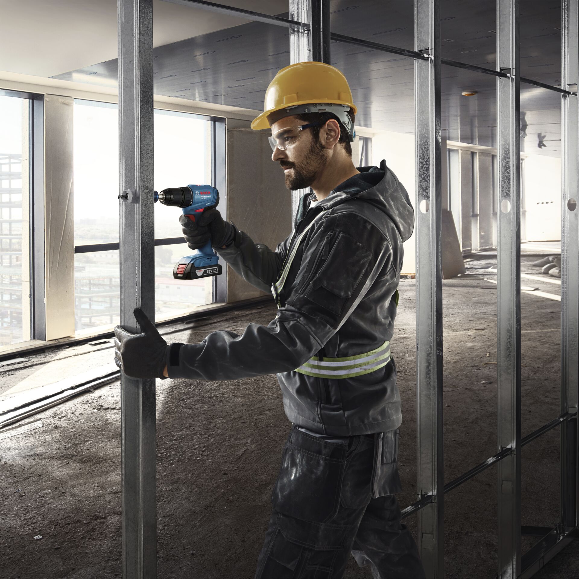 Person, Arbeiter, Kleidung, Handschuh, Elektrische Bohrmaschine
