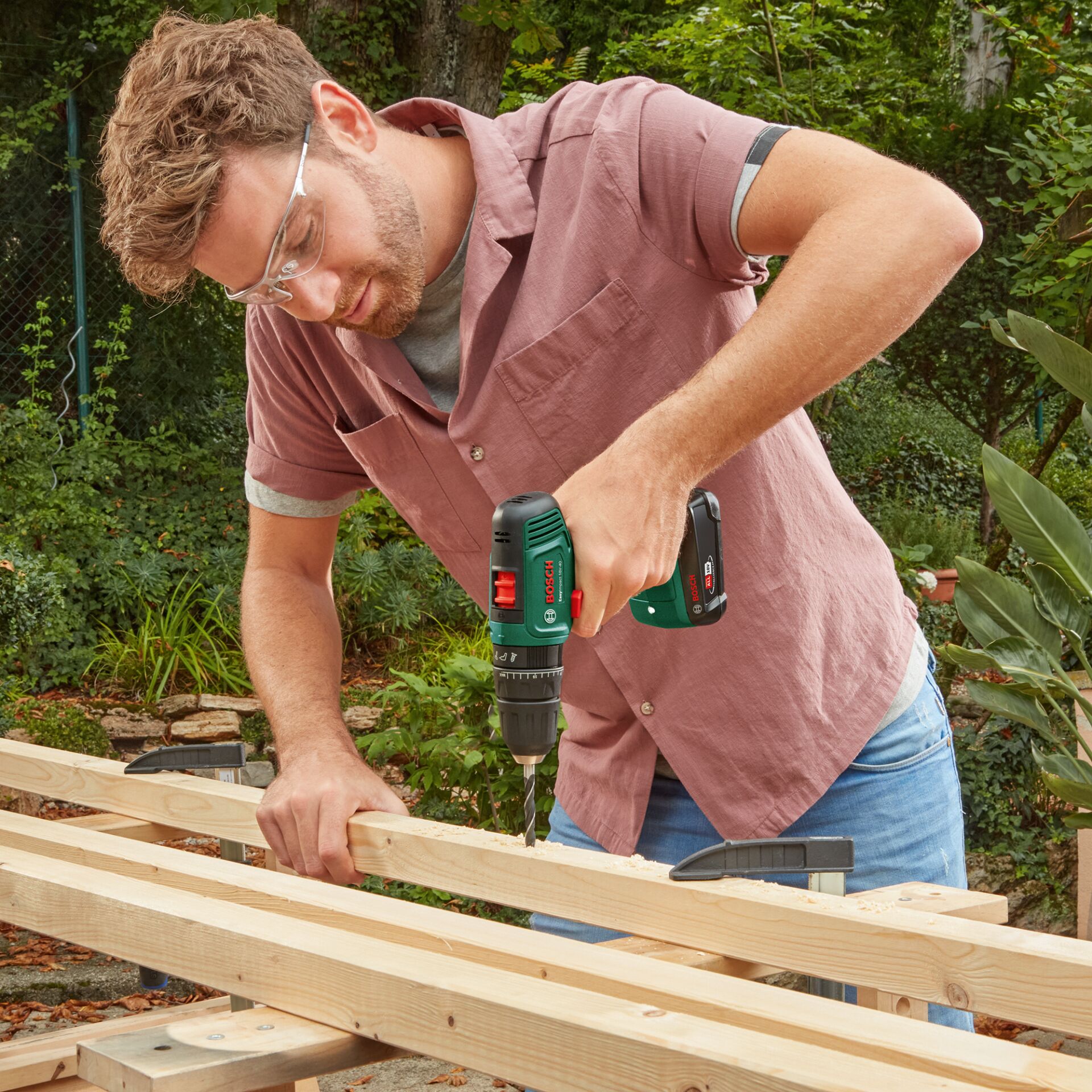 Gerät, Elektrische Bohrmaschine, Werkzeug, Person, Holzbearbeitung