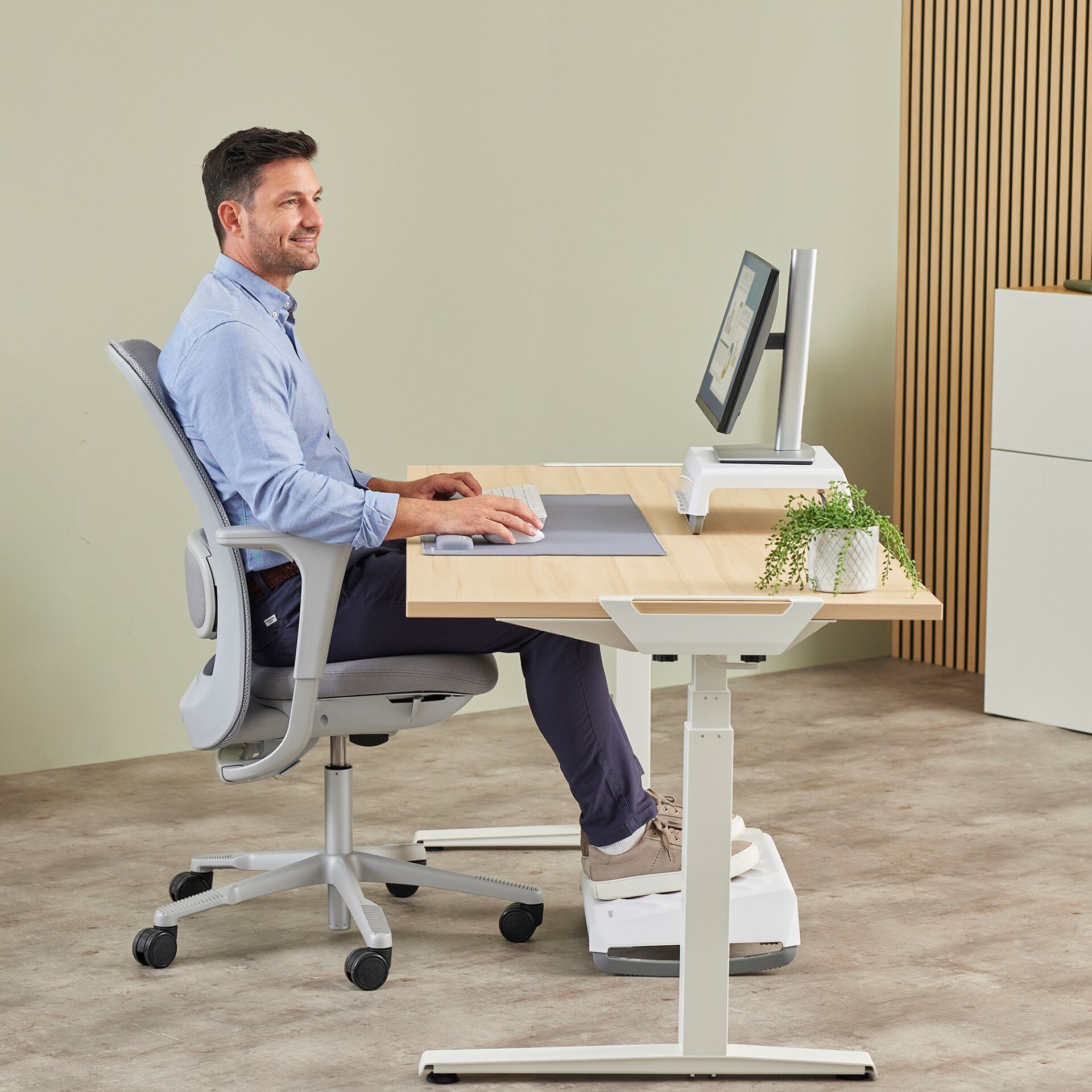 Moebel, Tabelle, Schreibtisch, Stuhl, Person