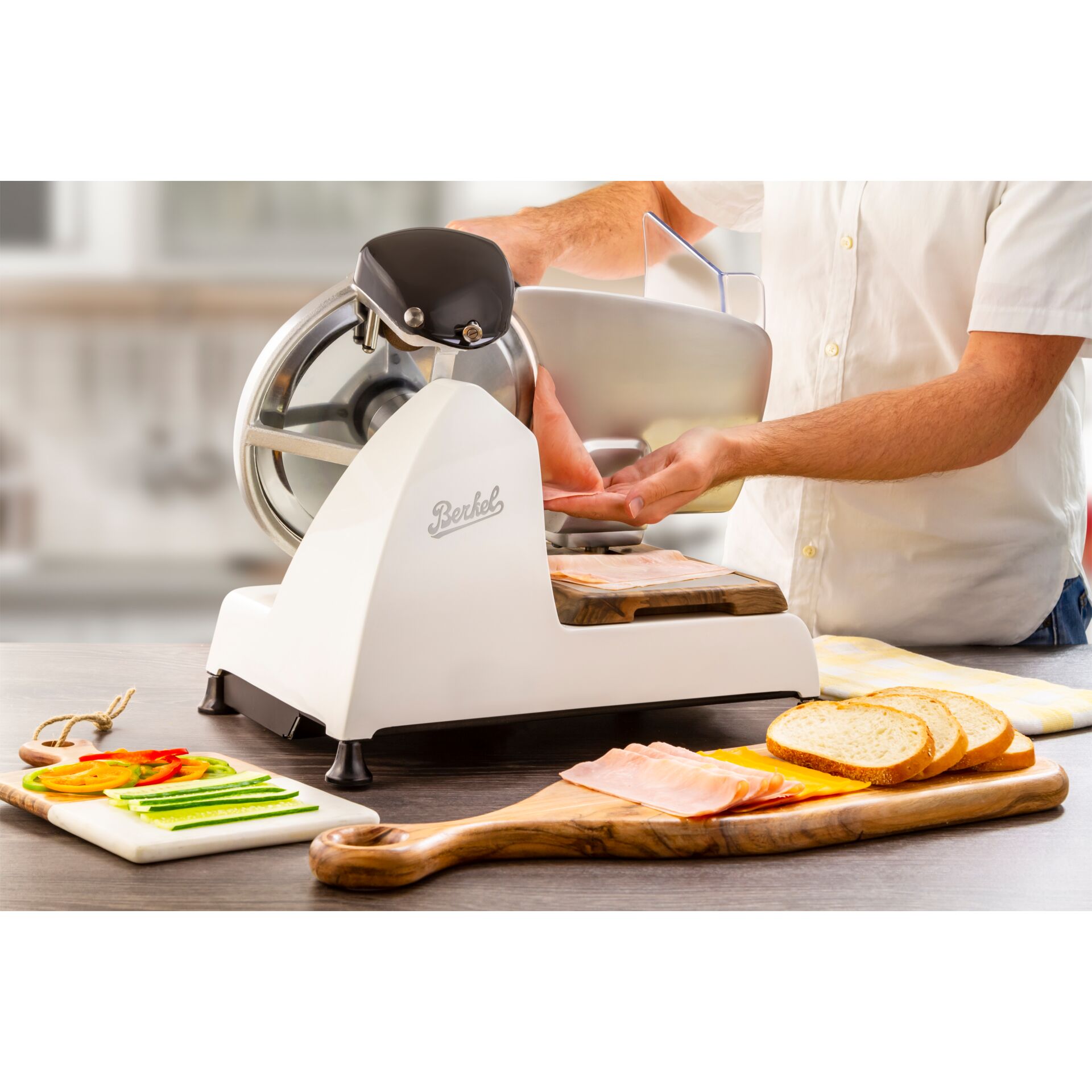 Slicer, Küchenmaschine, Hammaschine, Holzbrett, Brot