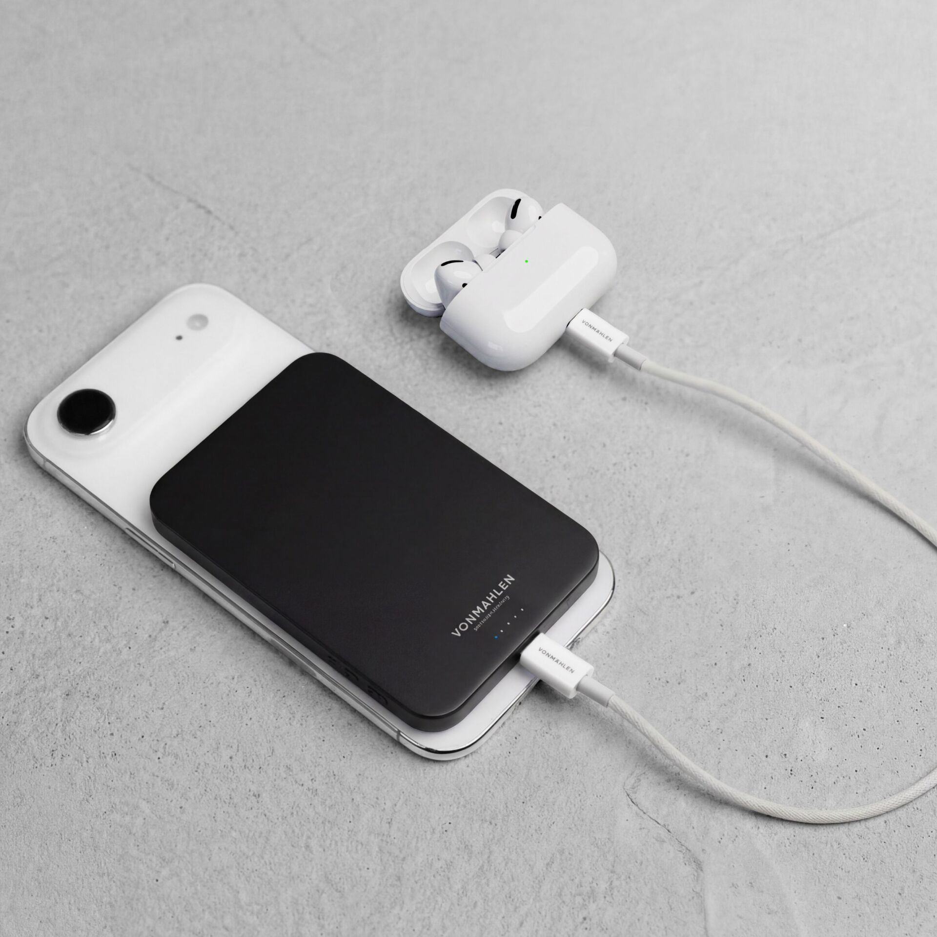 Powerbank, Kabelloses Ladegerät, Handybatterie, USB-C, Kabel