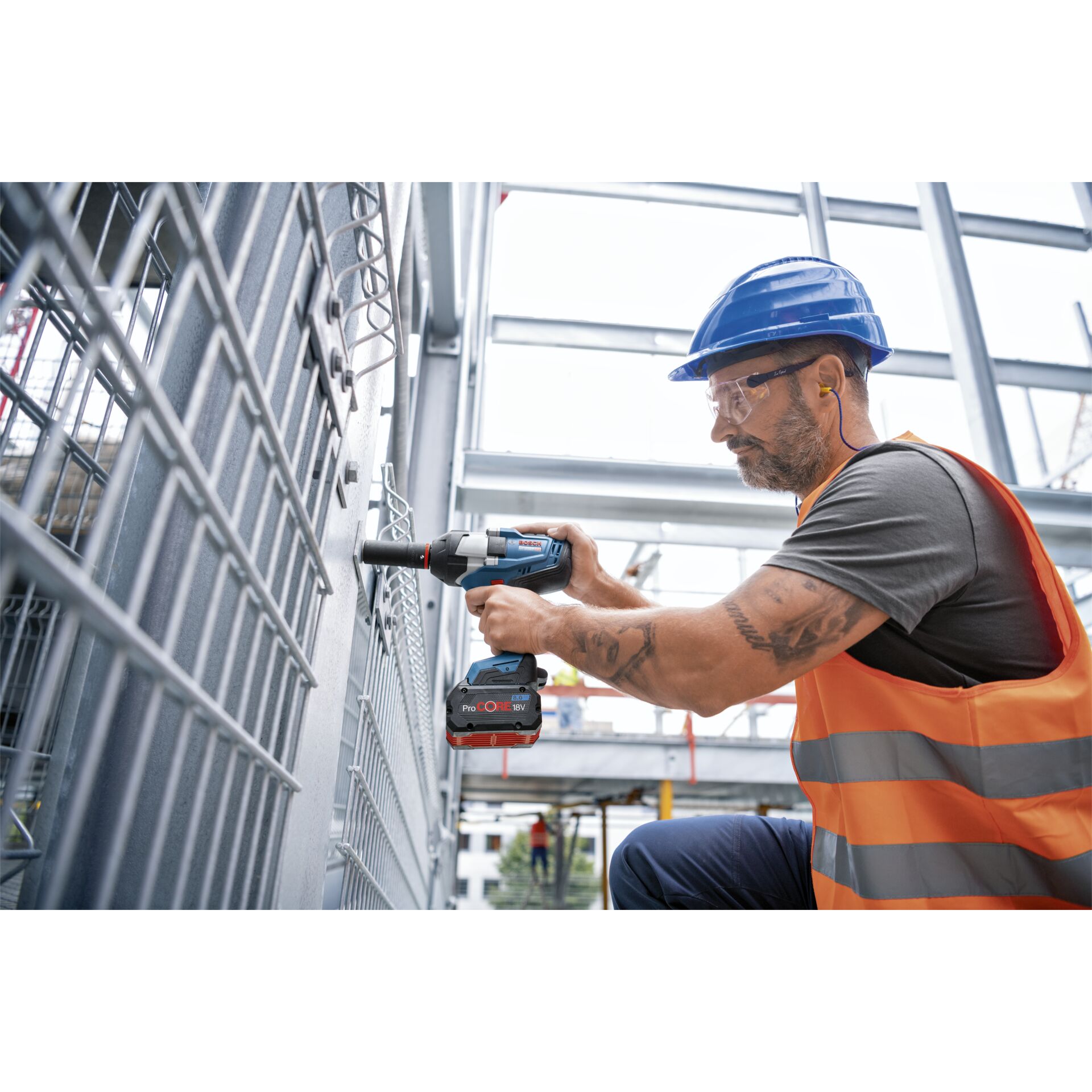 Person, Arbeiter, Elektrische Bohrmaschine, Werkzeug, Helm