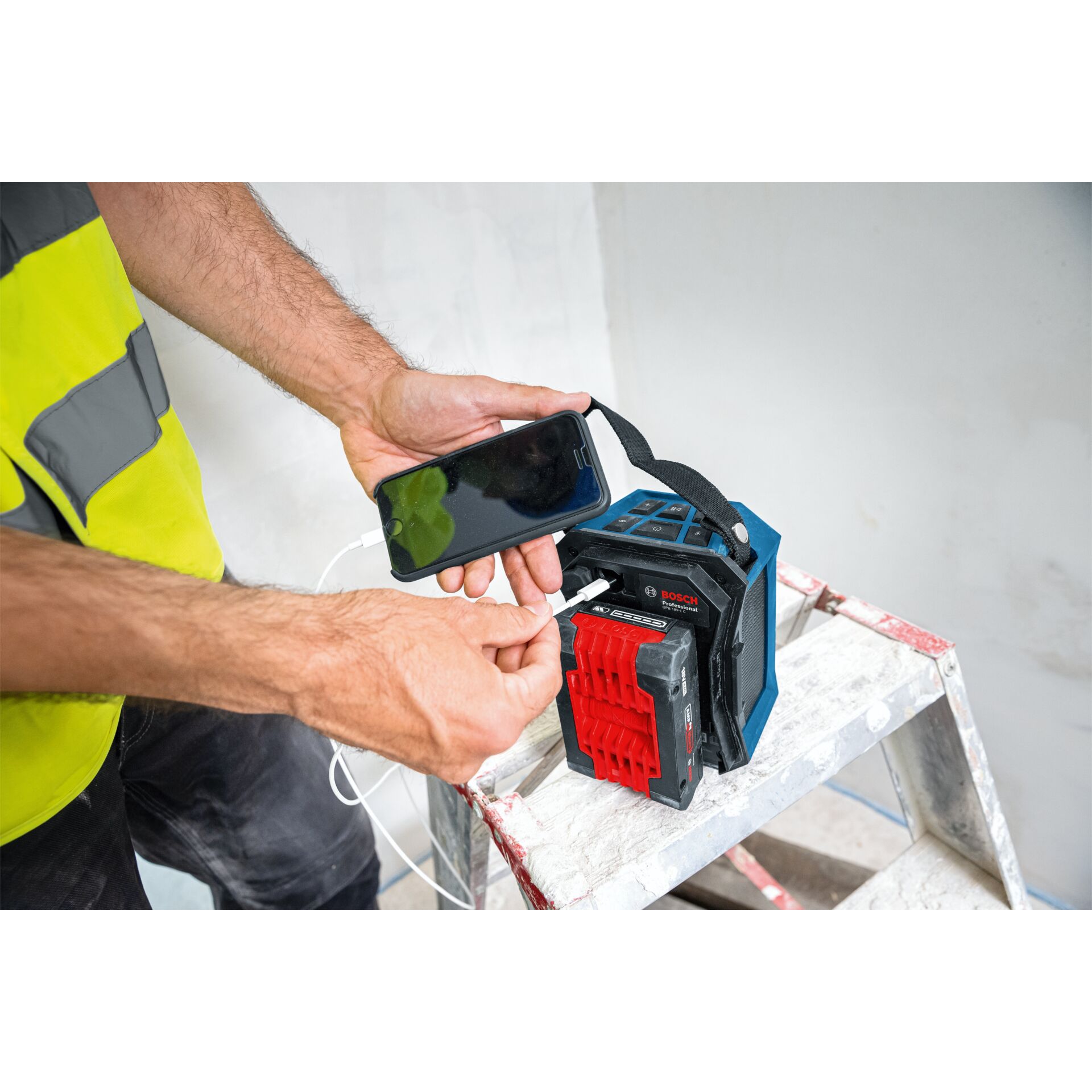 Bluetooth-Ladegerät, Smartphone, Energiewerkzeug, Leiter, Baustelle