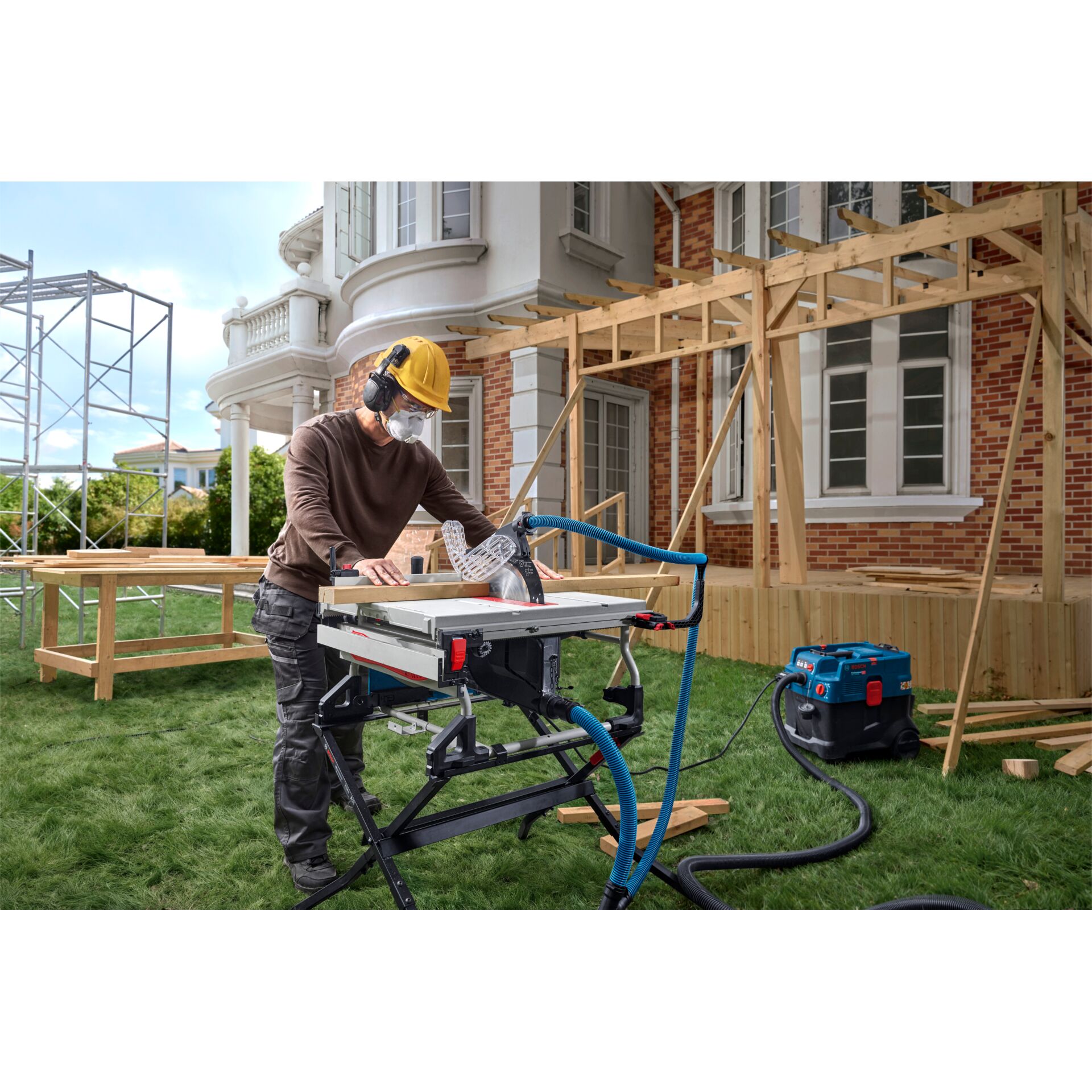 Kappsäge, Holzbearbeitung, Baustelle, Werkbank, Atemschutz