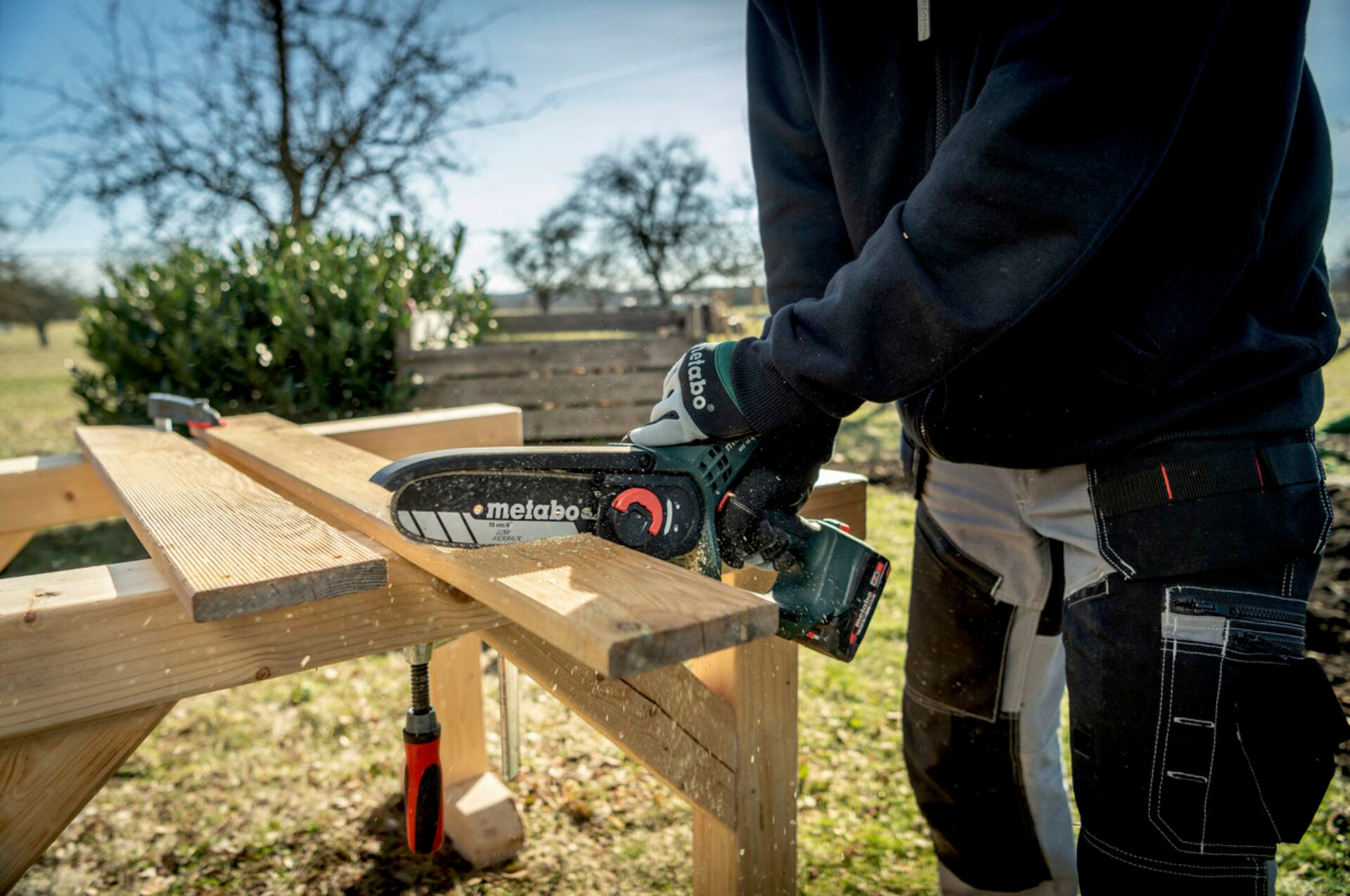 Akku-Stichsäge, Metabo, Holzarbeiten, Holzbrett, Arbeitsschutz?