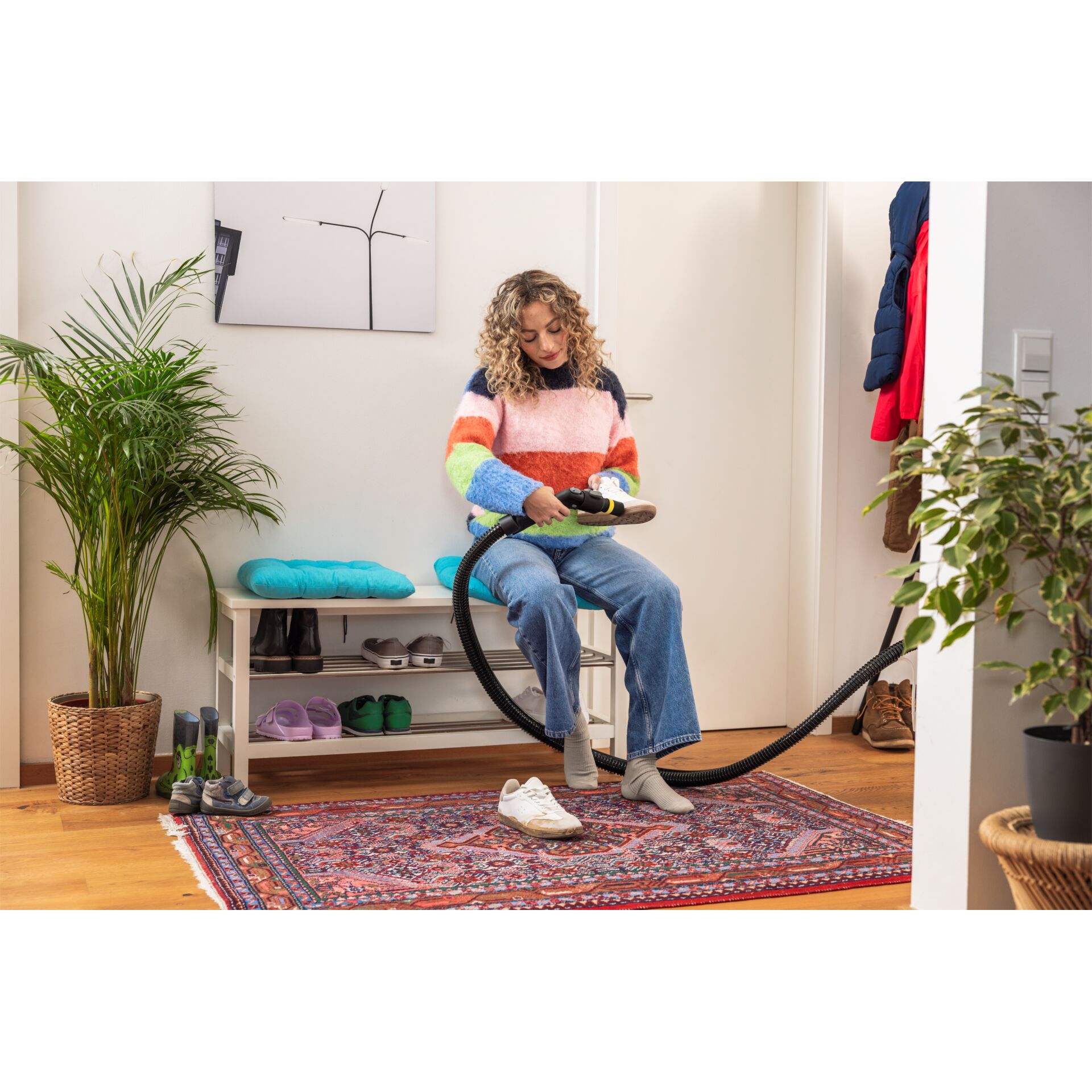 Person, Sitzen, Innenarchitektur, Pflanze, Schuh