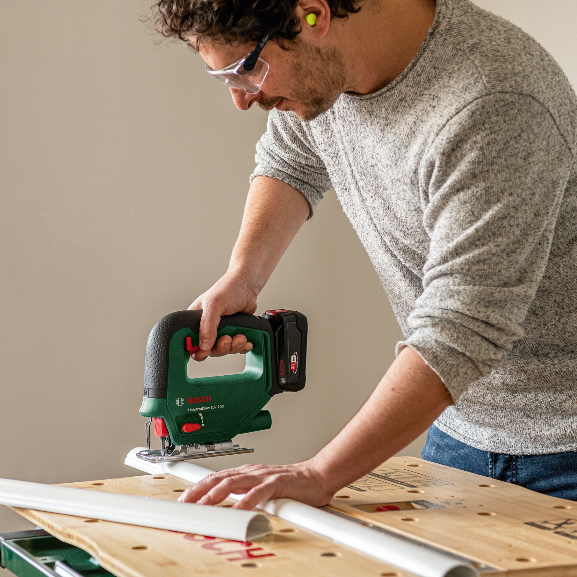 Gerät, Elektrische Bohrmaschine, Werkzeug, Person, Holzbearbeitung